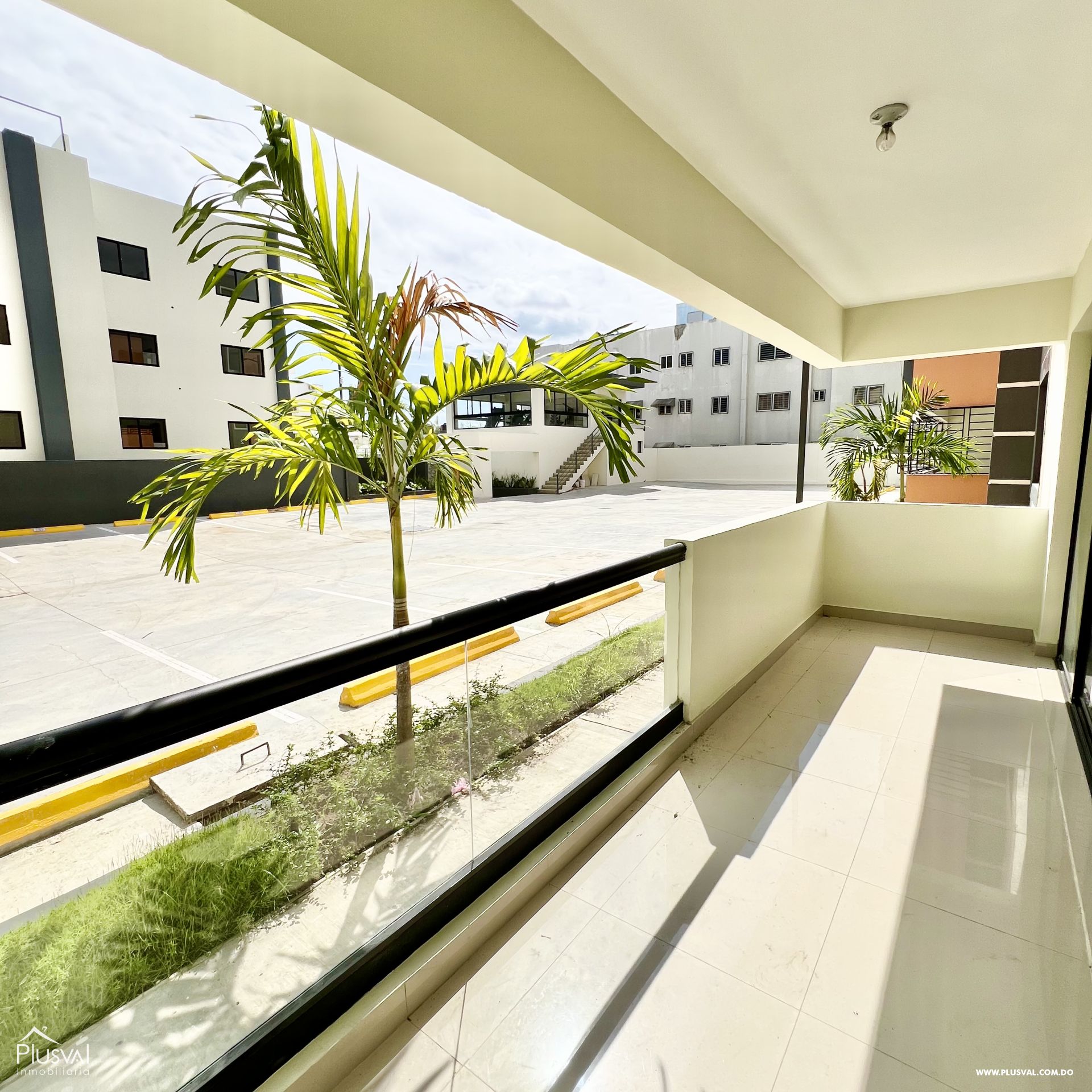 Apartamento con terraza de 80 Mt2 de venta en la AV. Jacobo Majluta 415403