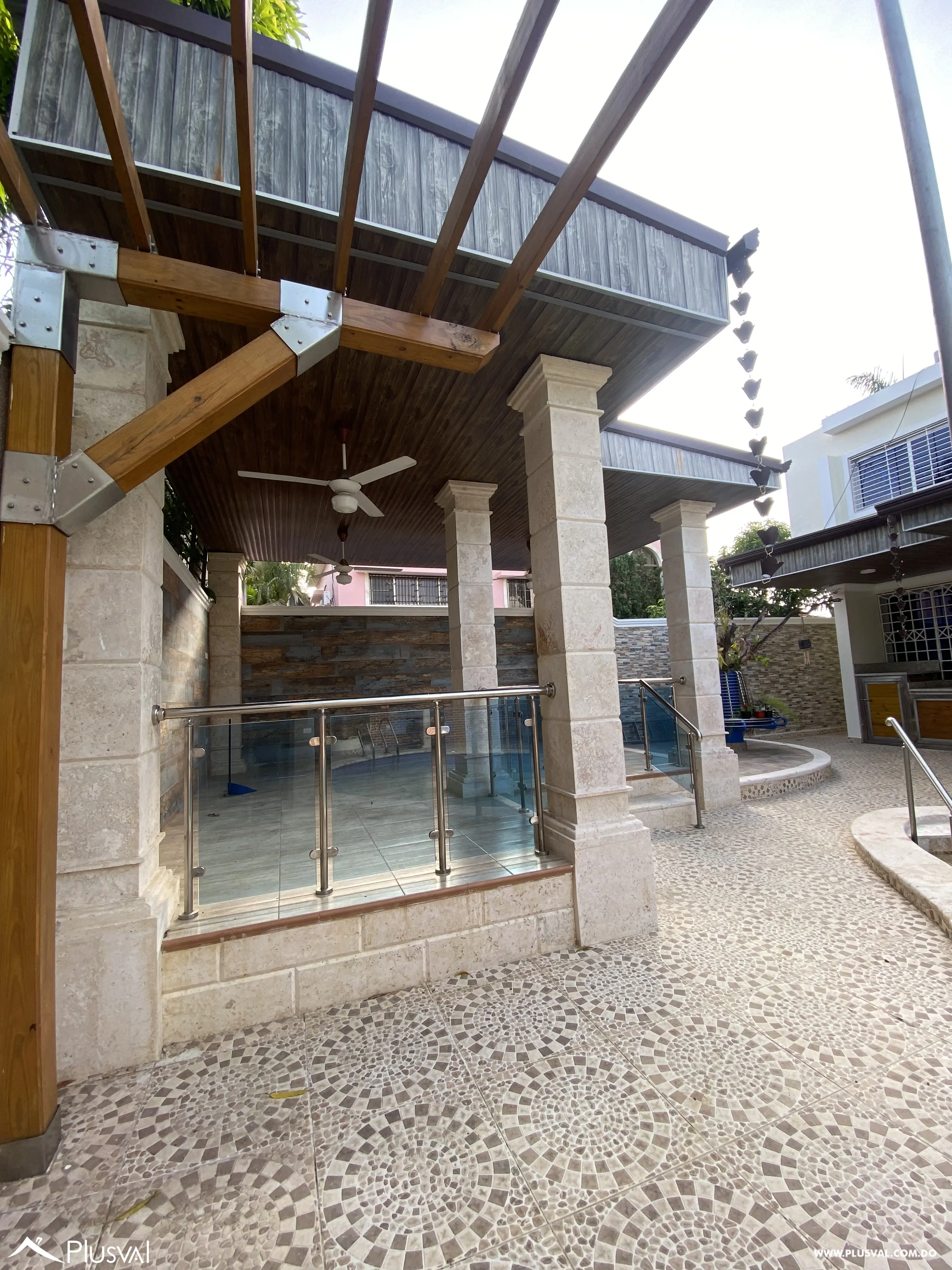Casa Familiar en Alquiler con Piscina y Amplios Espacios en La Vega 517647
