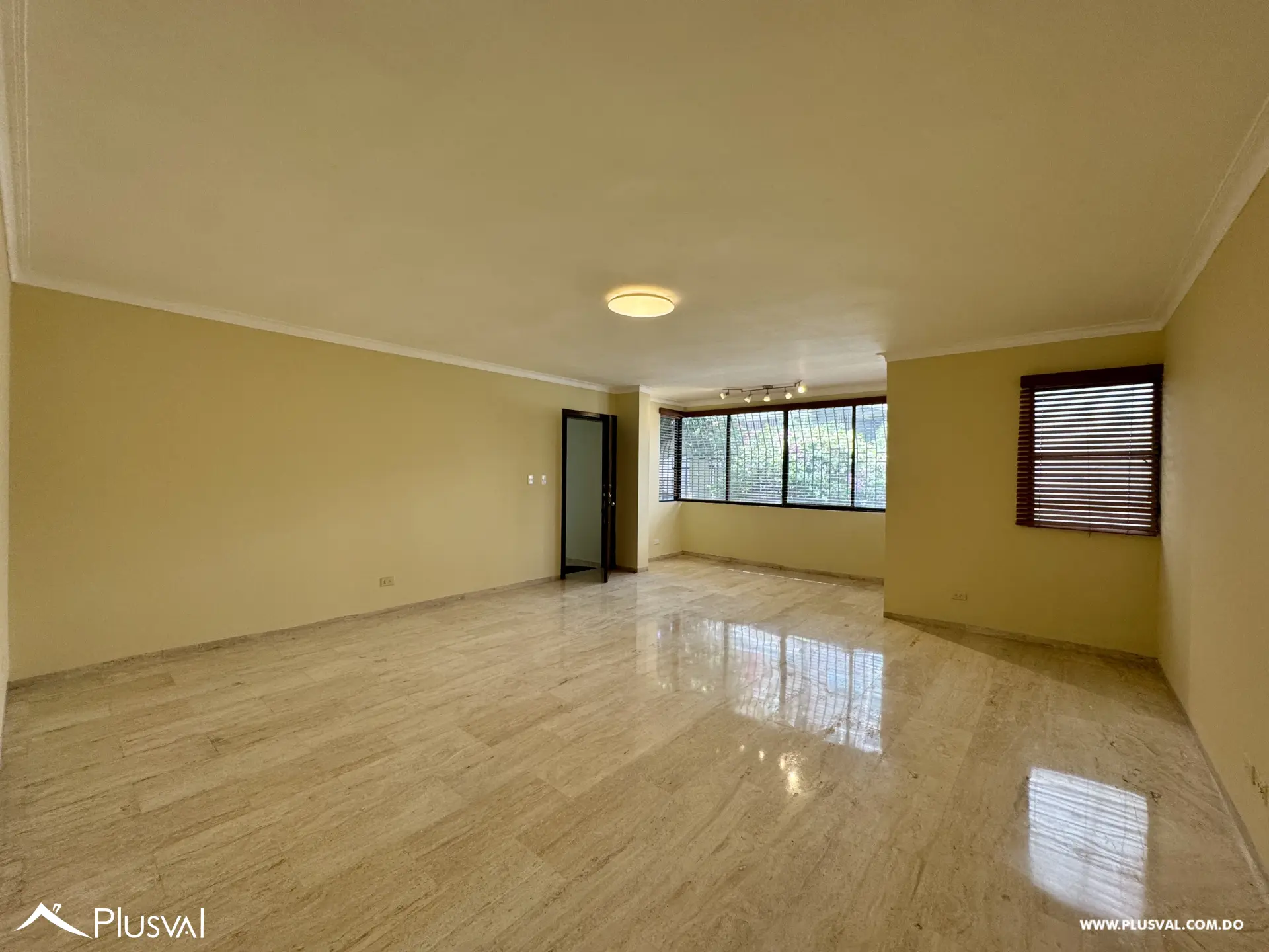 Apartamento en alquiler en Bella Vista con terraza y patio privado – 3 habitaciones y 173 m² 514383