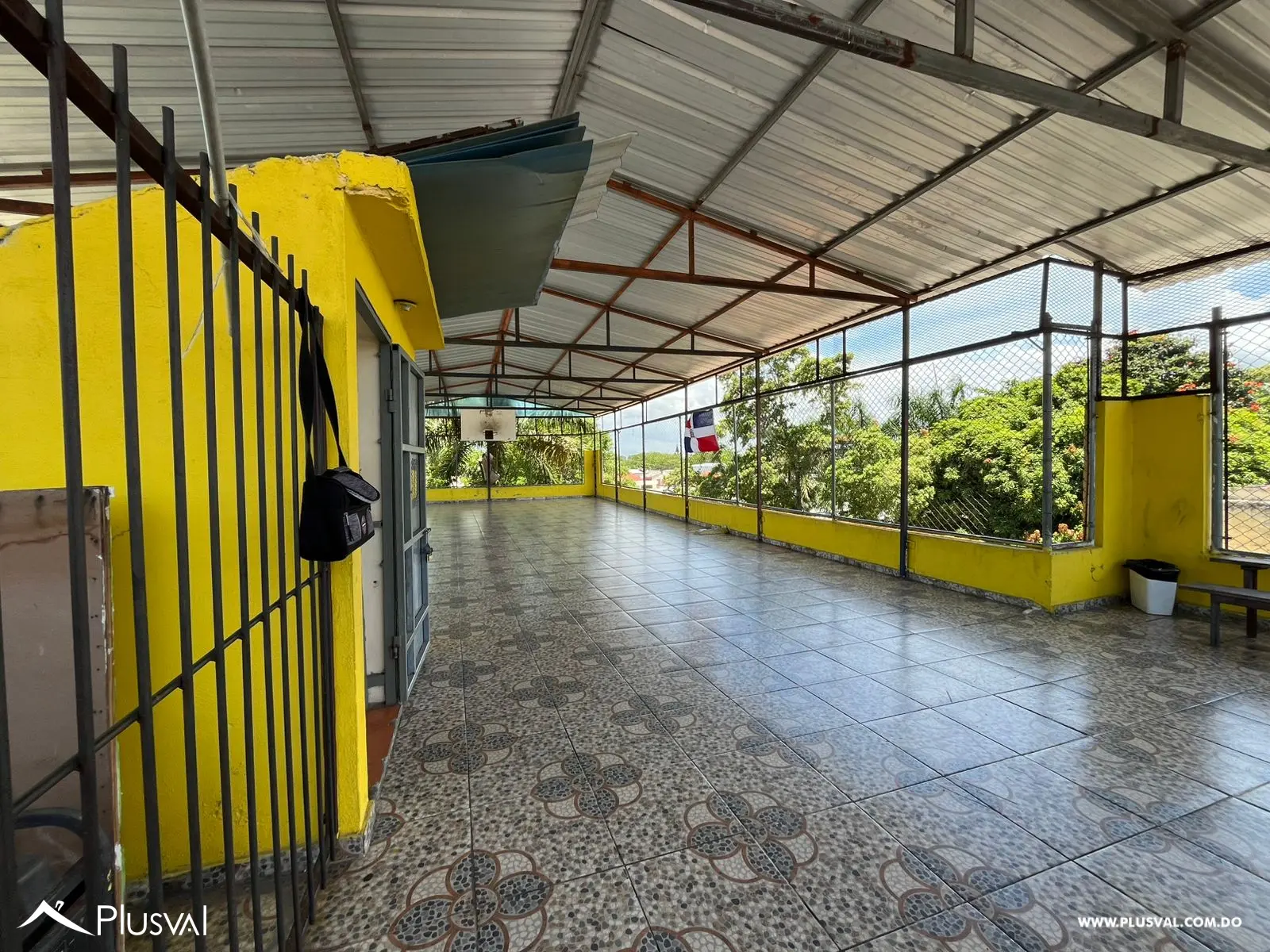 Edificio de 3 niveles con vocación comercial de venta en Engombe 508783