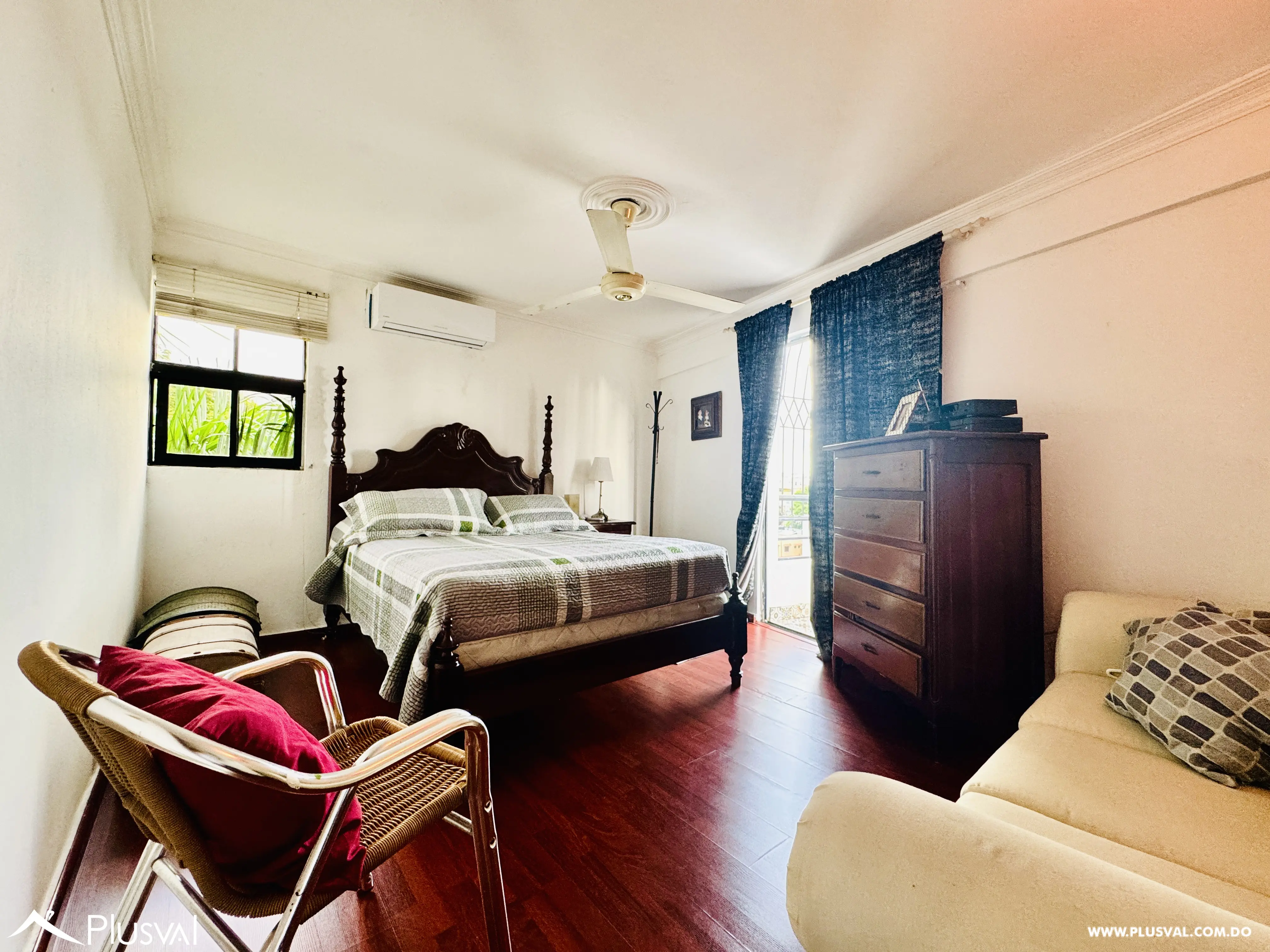 Amplio apartamento clásico en venta en tranquila calle de Gazcue 470425