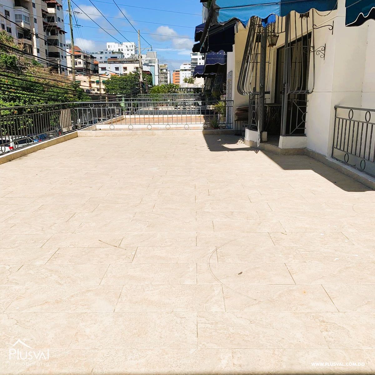 Apartamento con terraza en venta, Evaristo Morales de 3 habitaciones 395393