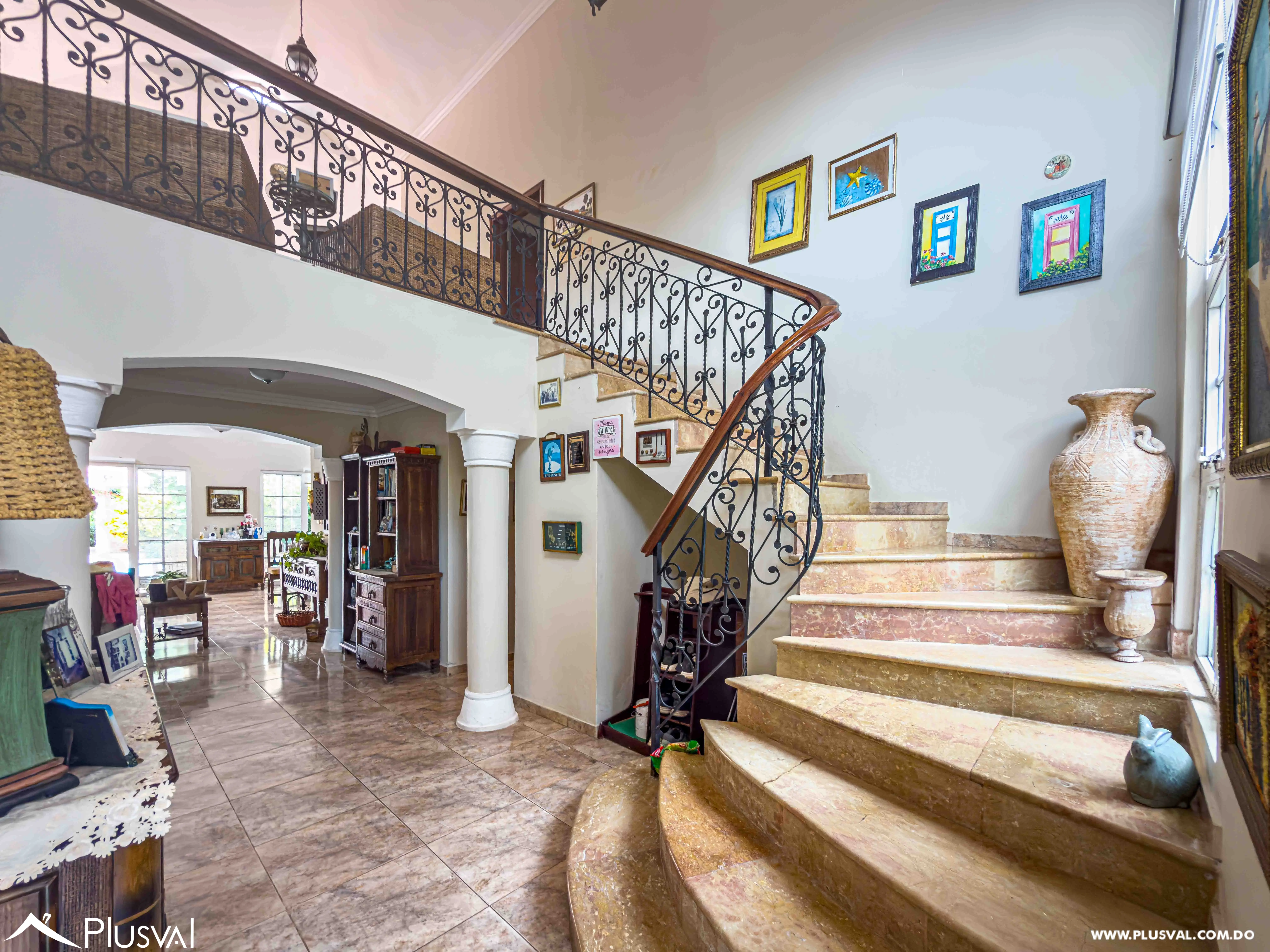 Villa en Venta en Juan Dolio con Piscina, Gazebo y Amplio Patio en Comunidad de Golf 496595