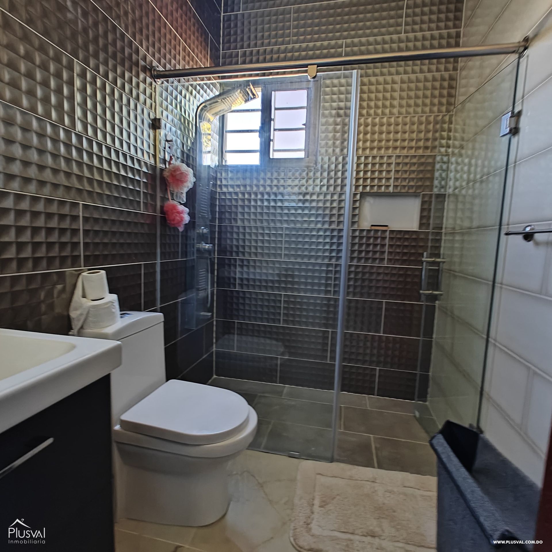 Venta de  Casa con Piscina en Los Robles, La Vega. 410921