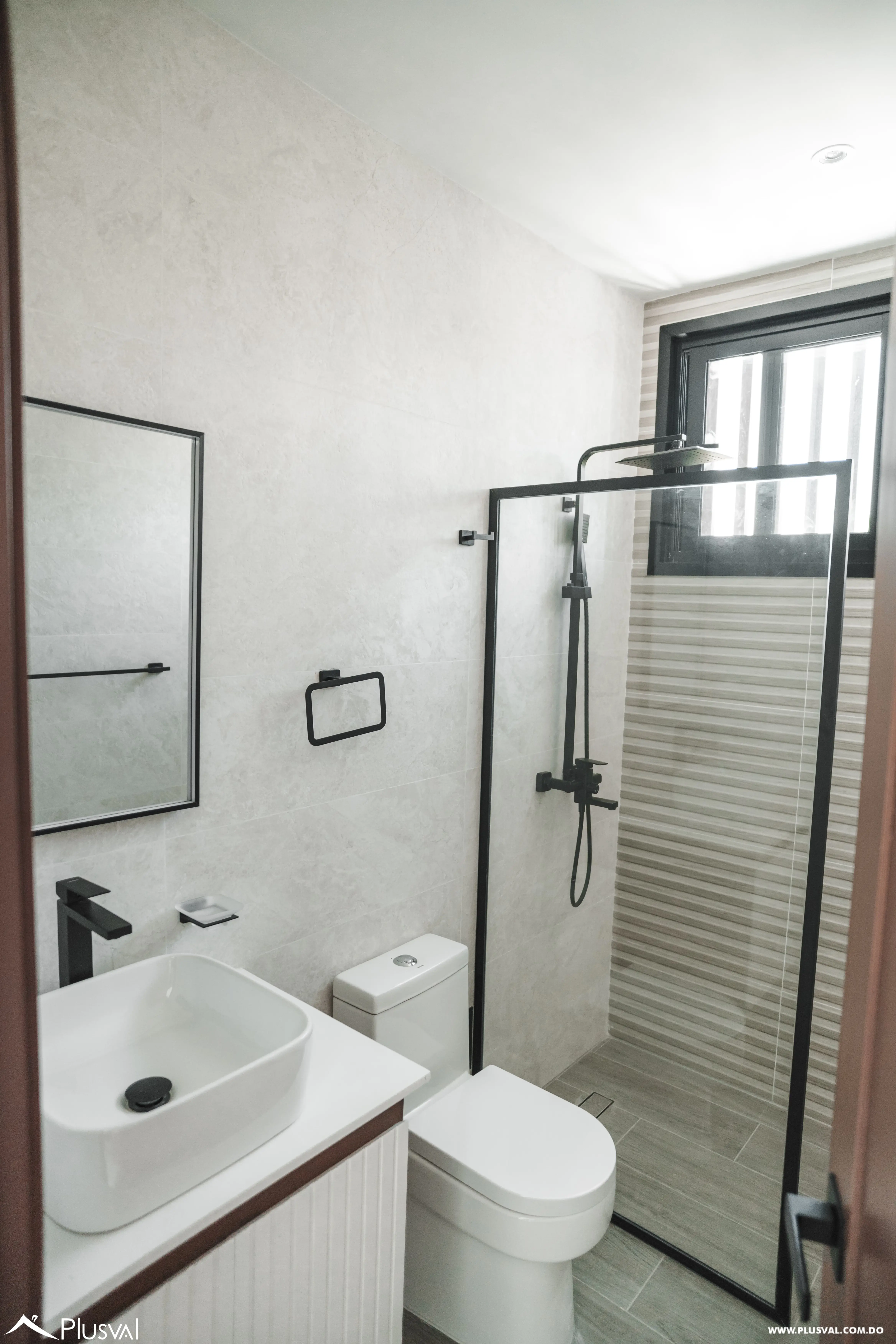 Moderno Apartamento de Tres Habitaciones en Alquiler 492351