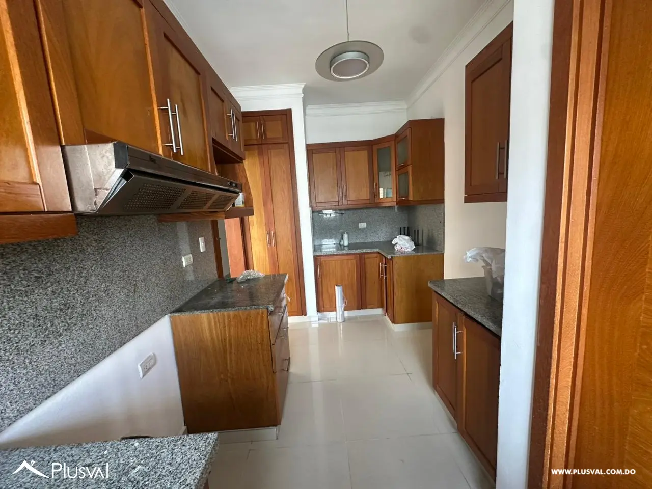 Alquiler de apartamento de 3 habitaciones en Evaristo Morales 470009