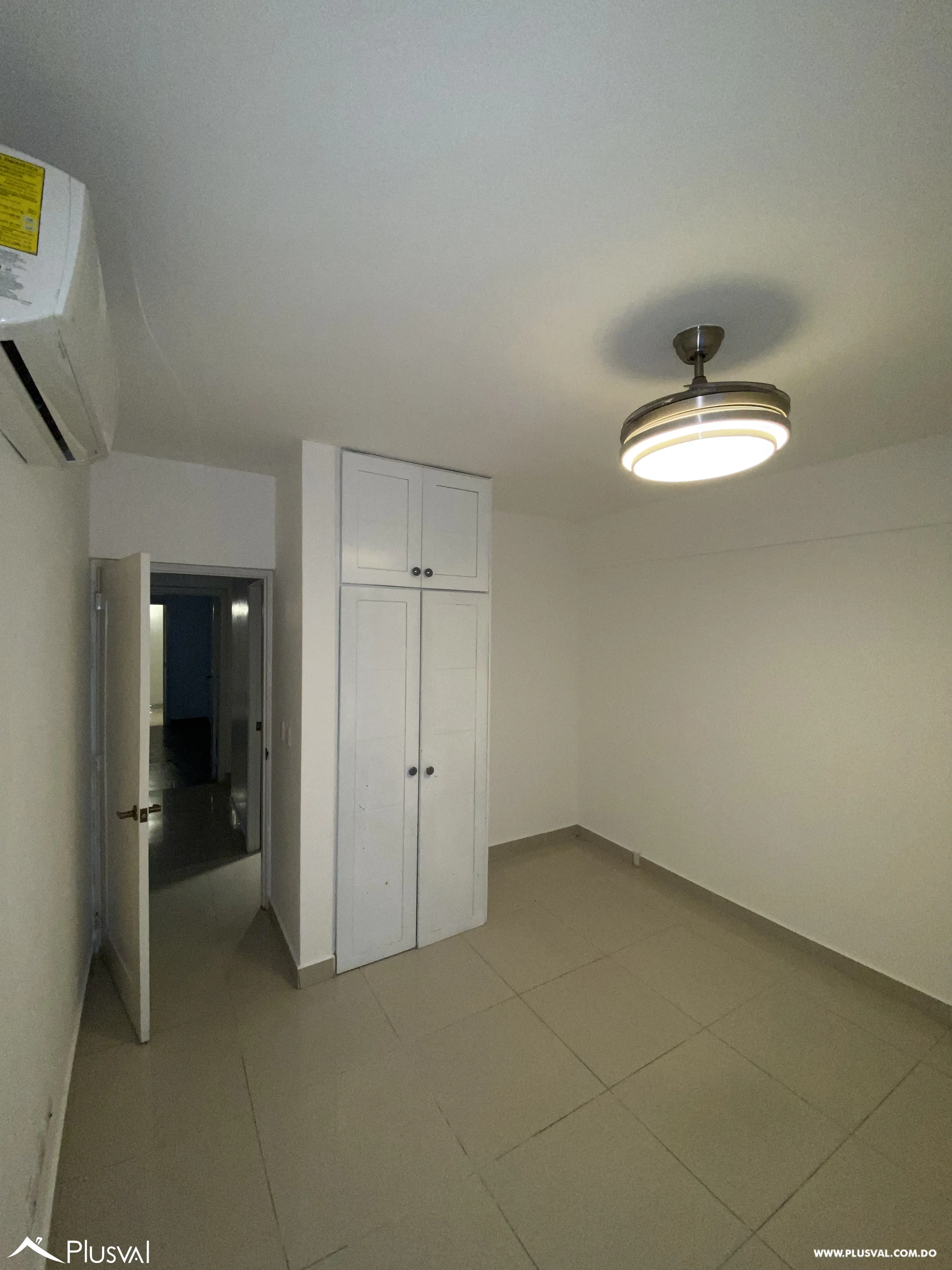 Se alquila amplio apartamento en Serralles. 469180