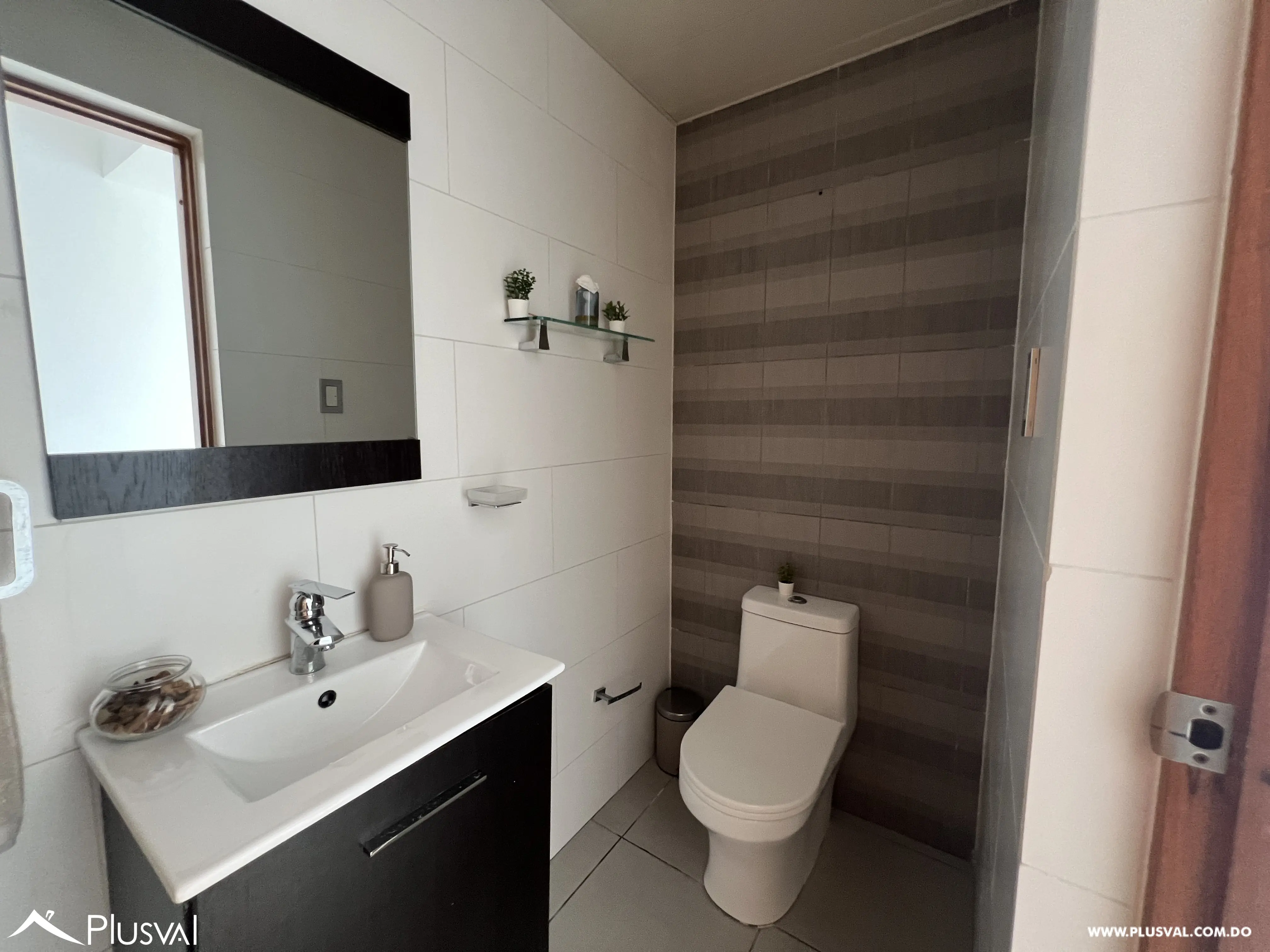 Moderno apartamento en alquiler en Evaristo Morales. 468128