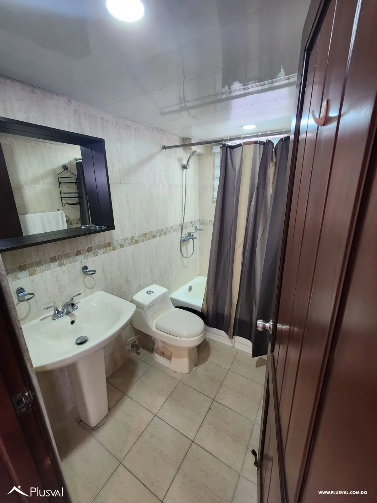 Apartamento de 3 habitaciones en alquiler en Evaristo Morales 496500