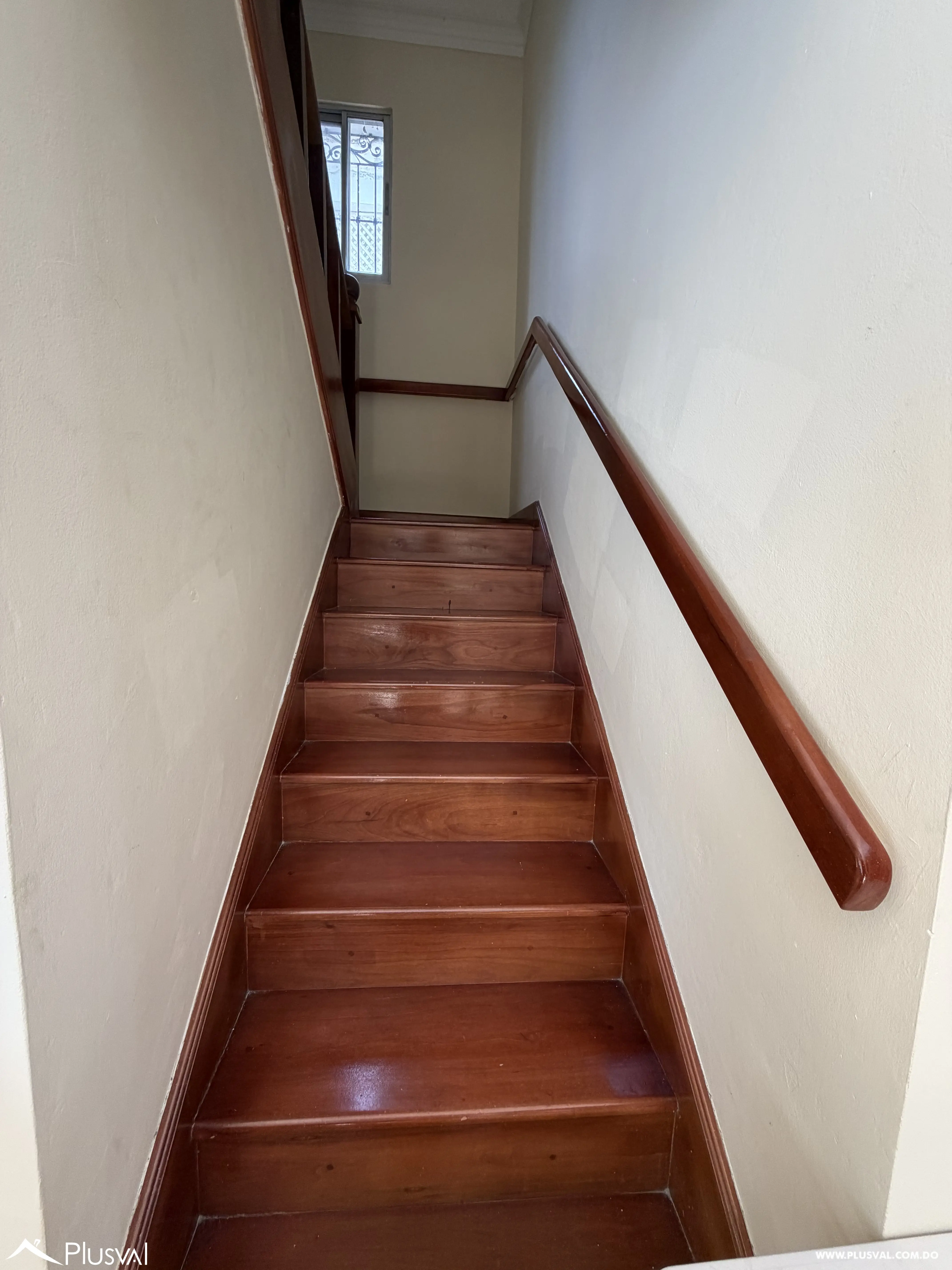 Casa de 3 Niveles con Piscina y Área Social en Juan Dolio 513218