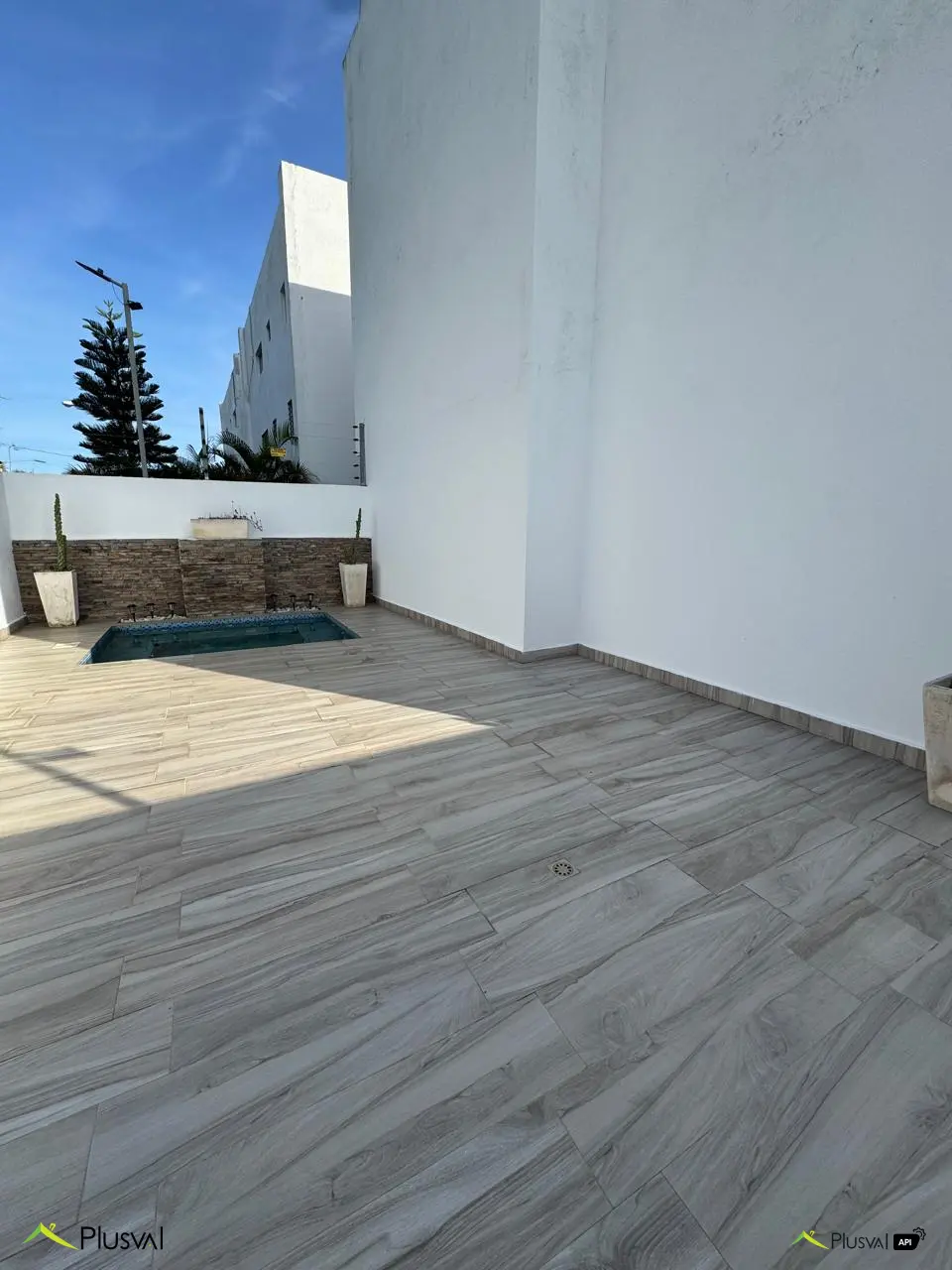 Primer piso con Patio y picuzzi. 448408