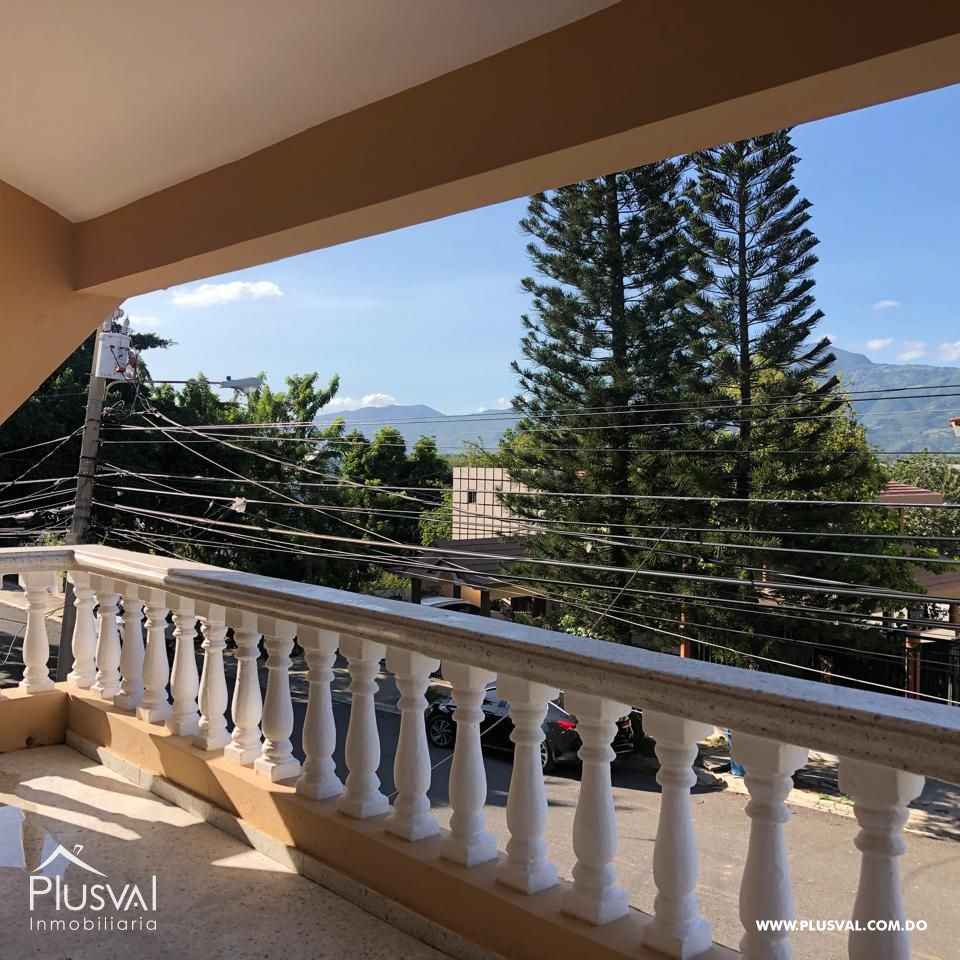 Casa de tres niveles con vista a la montaña en Las Antillas, Santiago. 385819