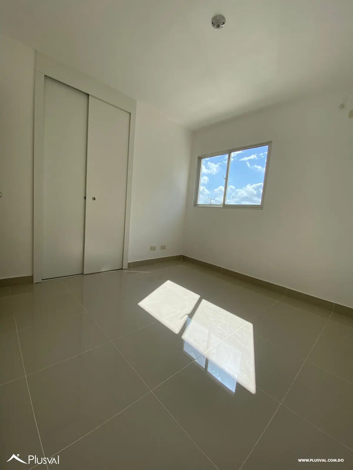 Apartamento en Alquiler con Vista Espectacular en Sexto Nivel 513687
