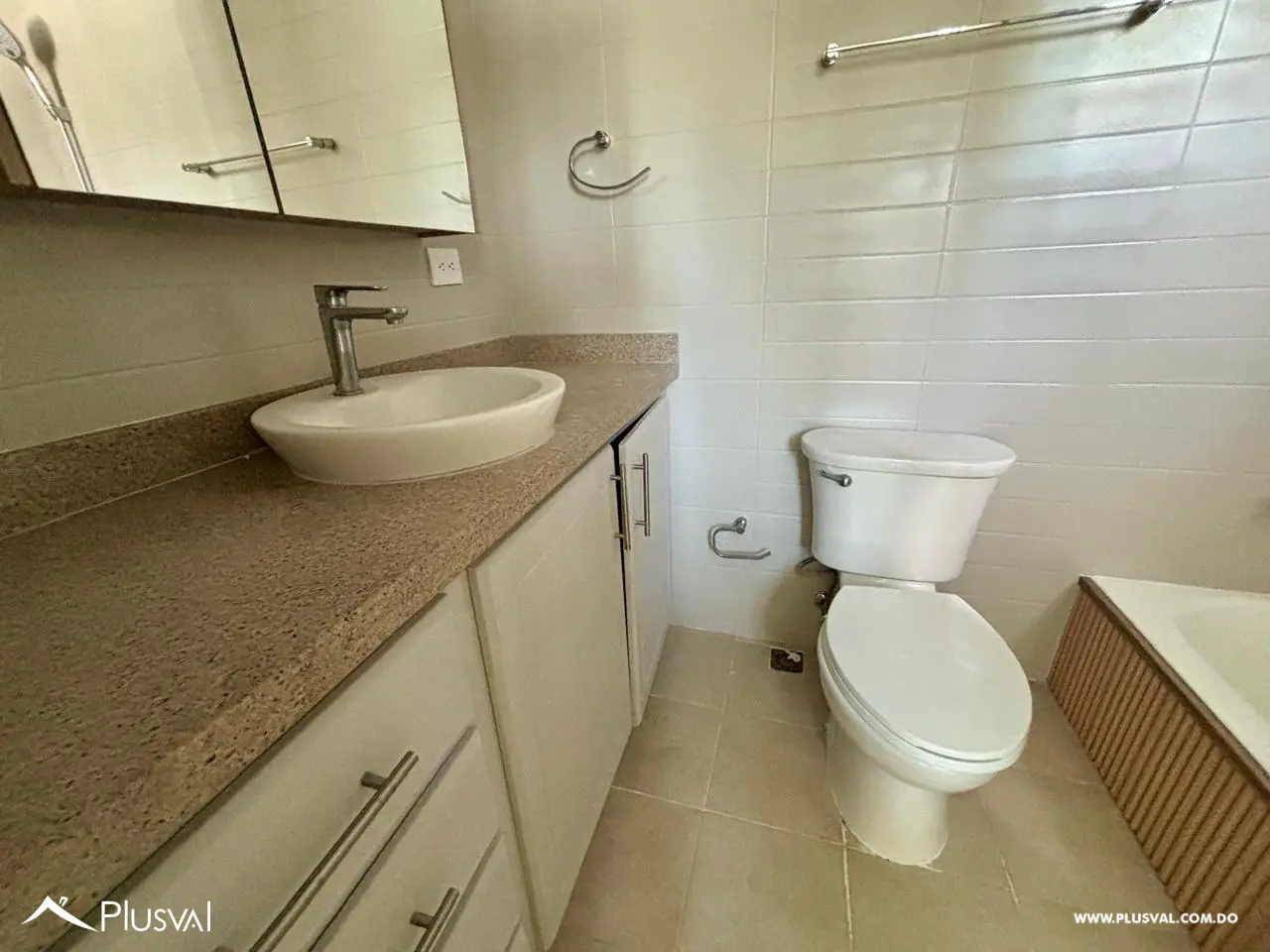 Amplio apartamento con terraza en venta en Evaristo Morales 517768