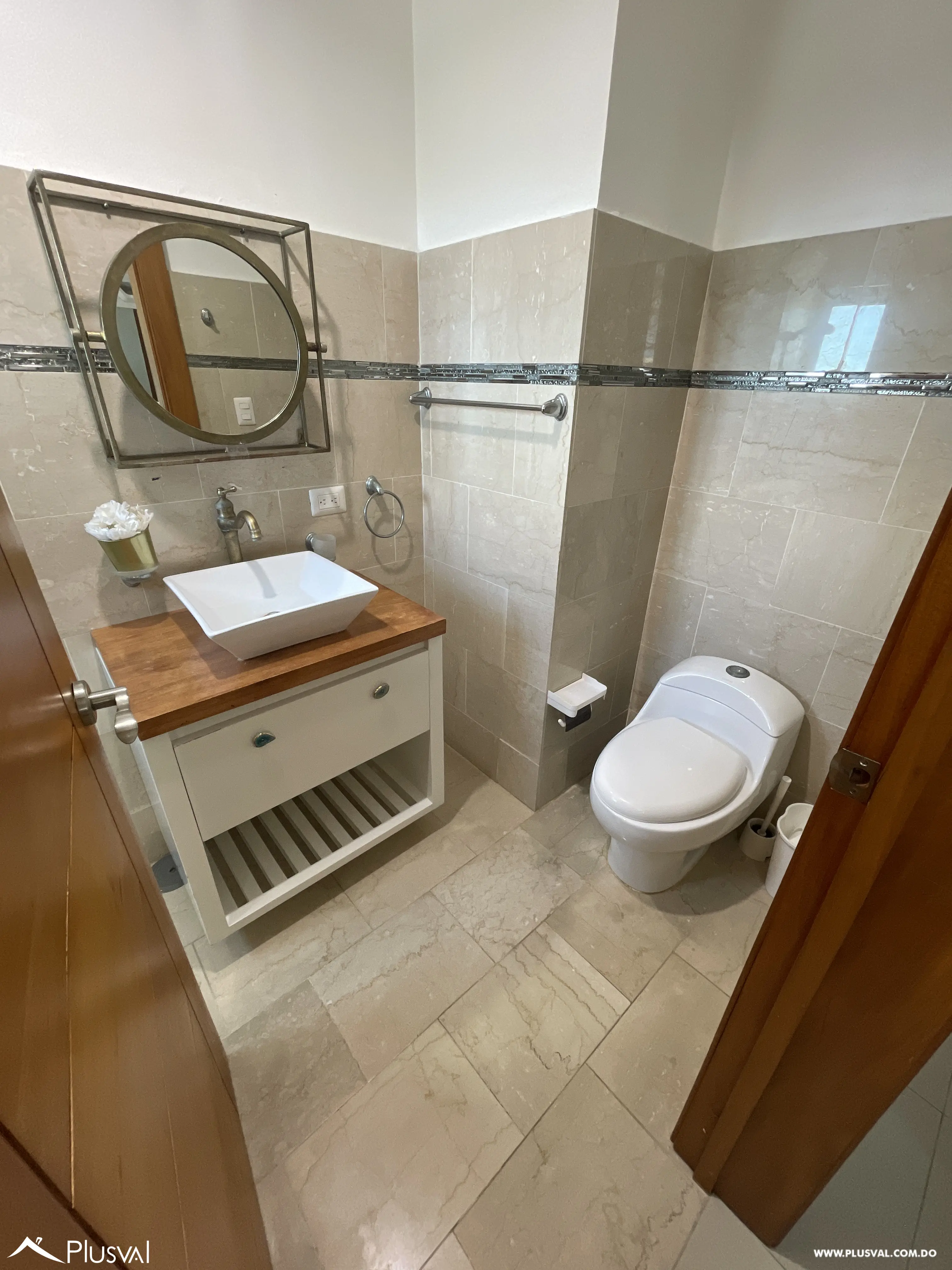 Apartamento de 3 habitaciones con vista al mar en Gazcue | 161 m² 483440