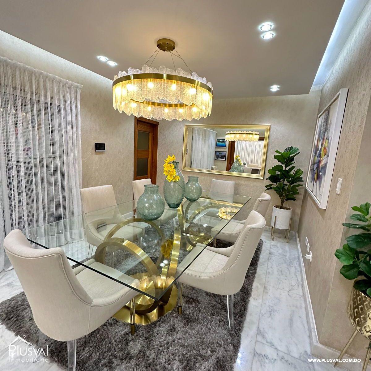 Casa en venta en Santo Domingo Este, 3 niveles de lujo y confort 401370