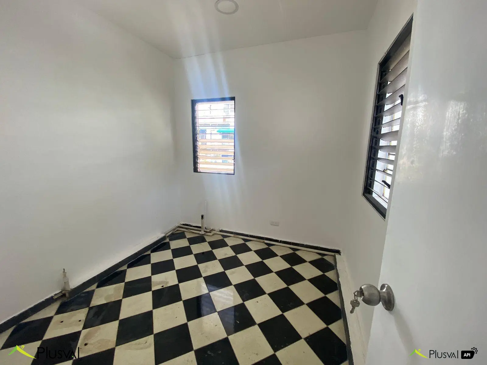 Alquilo Excelente Local Centro Odontologico Uruguay en Gazcue- Calle Uruguay 1, Gazcue 445518