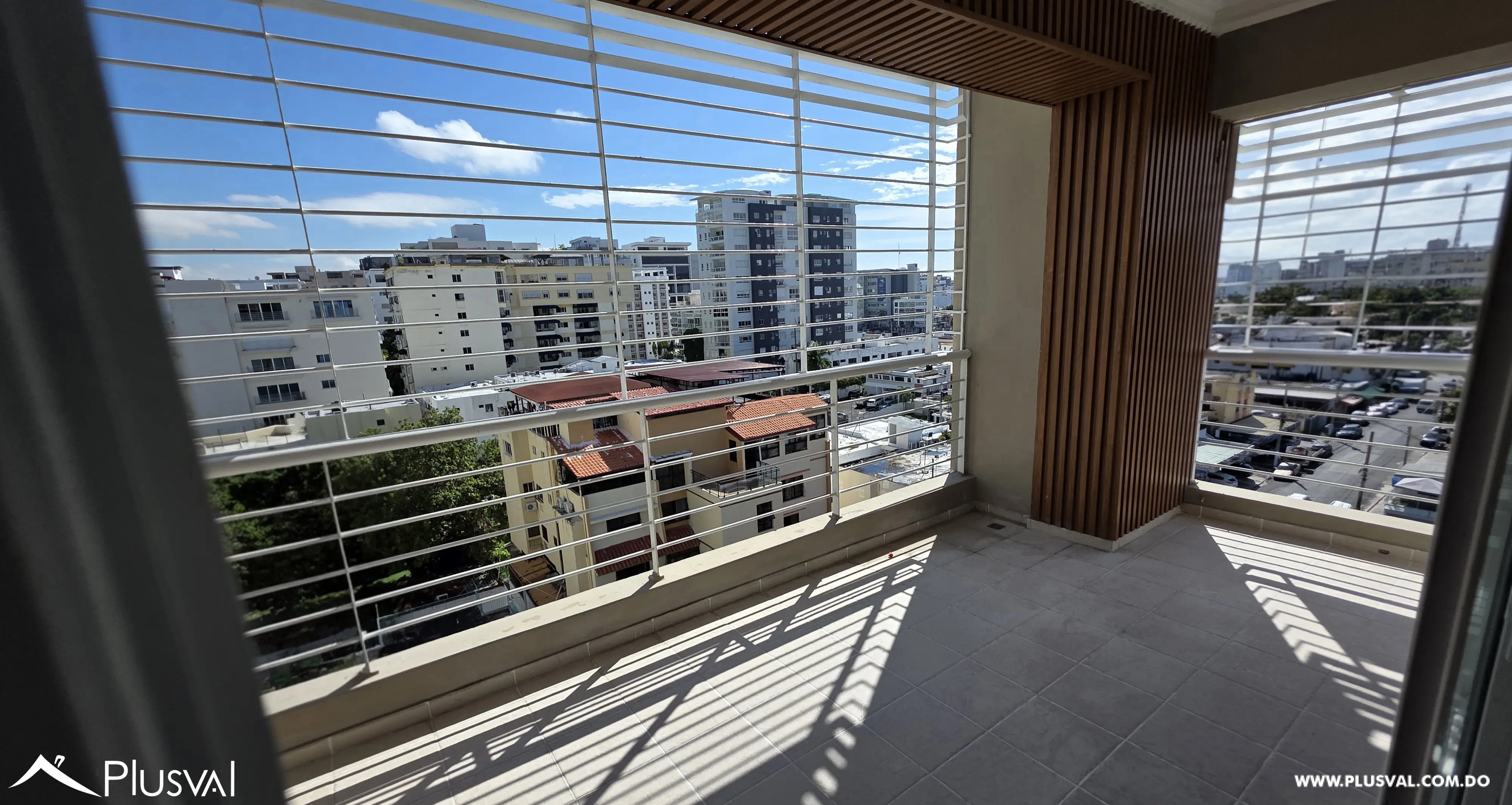 Amplio apartamento en alquiler en Evaristo Morales 536927
