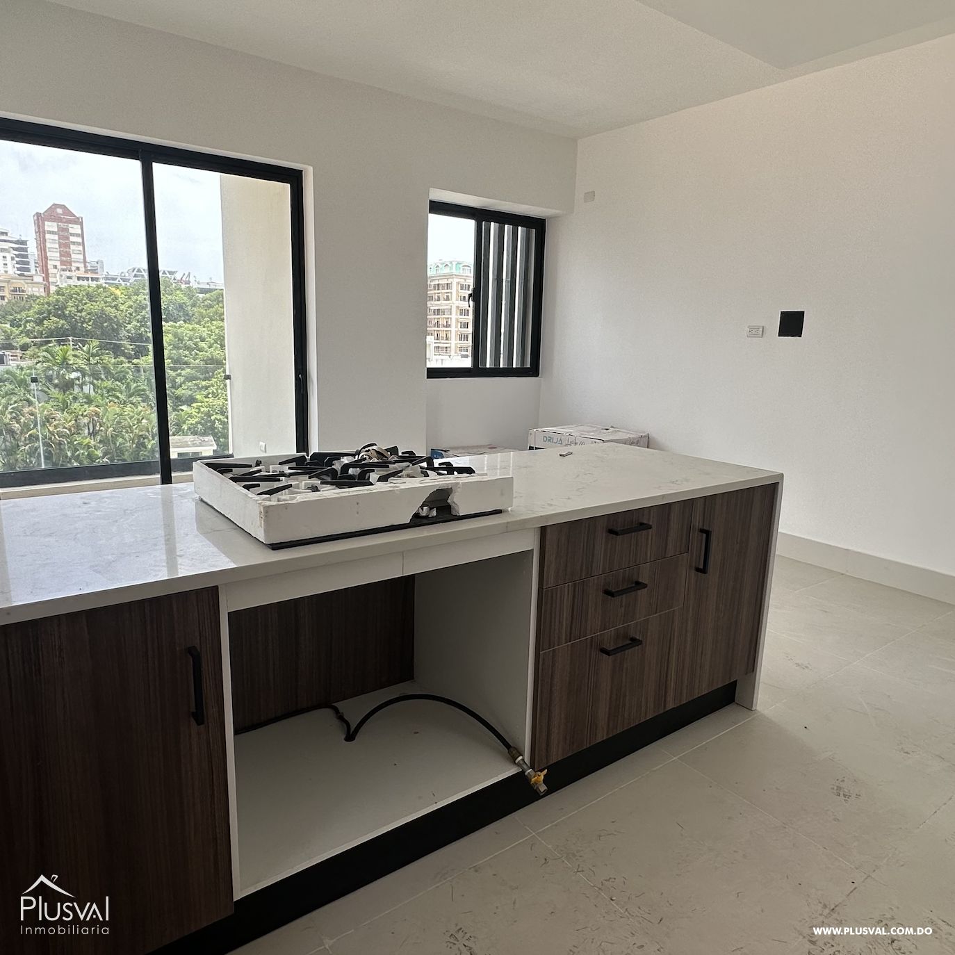 Apartamento en venta en Serralles | 1 habitación, línea blanca y aire central – Santo Domingo 370286
