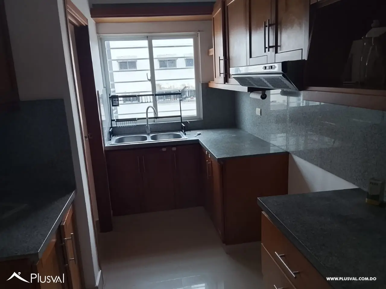 Alquiler de apartamento de 3 habitaciones en Evaristo Morales 469061
