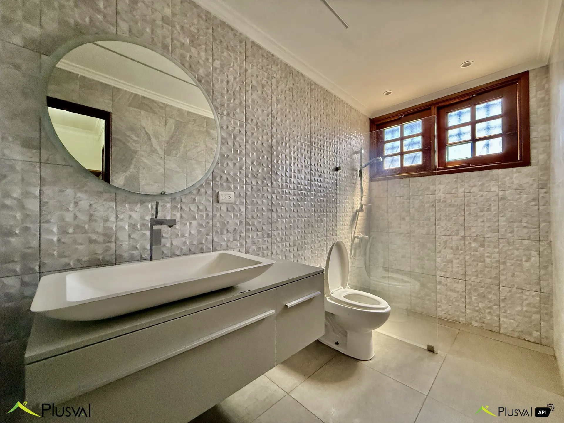 Casa Moderna en Alquiler en Bella Vista – 650 m² de Construcción y 1,475 m² de Solar 450176