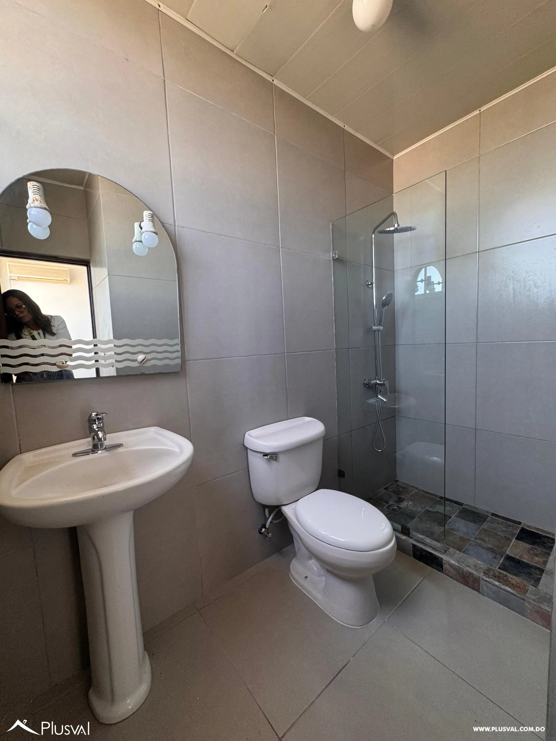 Amplio y hermoso apartamento en Alquiler con impresionante vista al mar. 504636