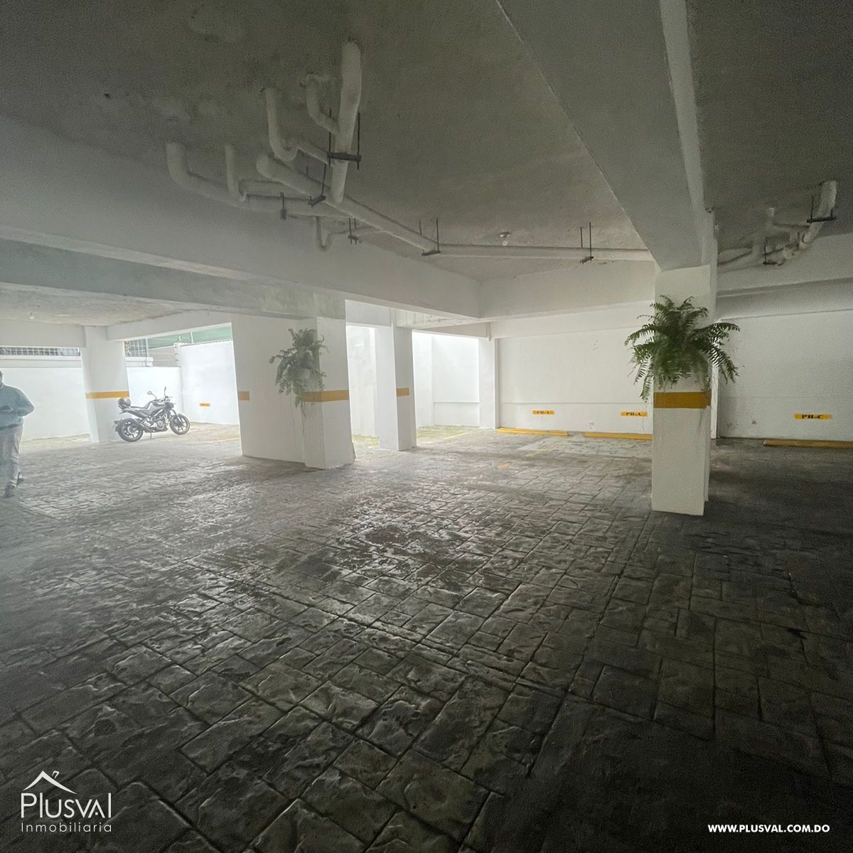 Amplio Apartamento de 3 habitaciones  en Venta en Evaristo Morales 329446
