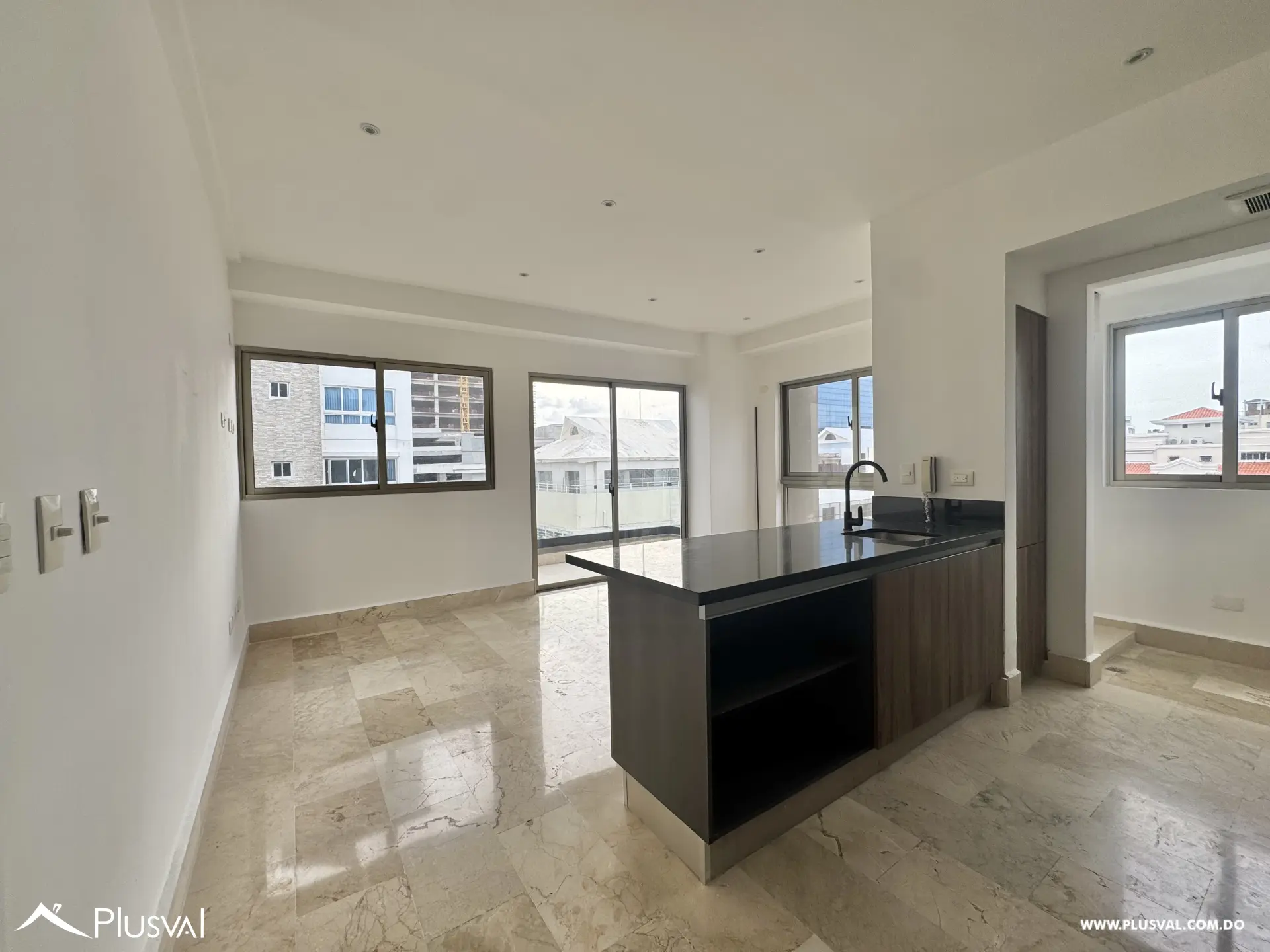 Alquilo Maravilloso Apartamento en  Piso Alto en el Corazon de Naco 527532