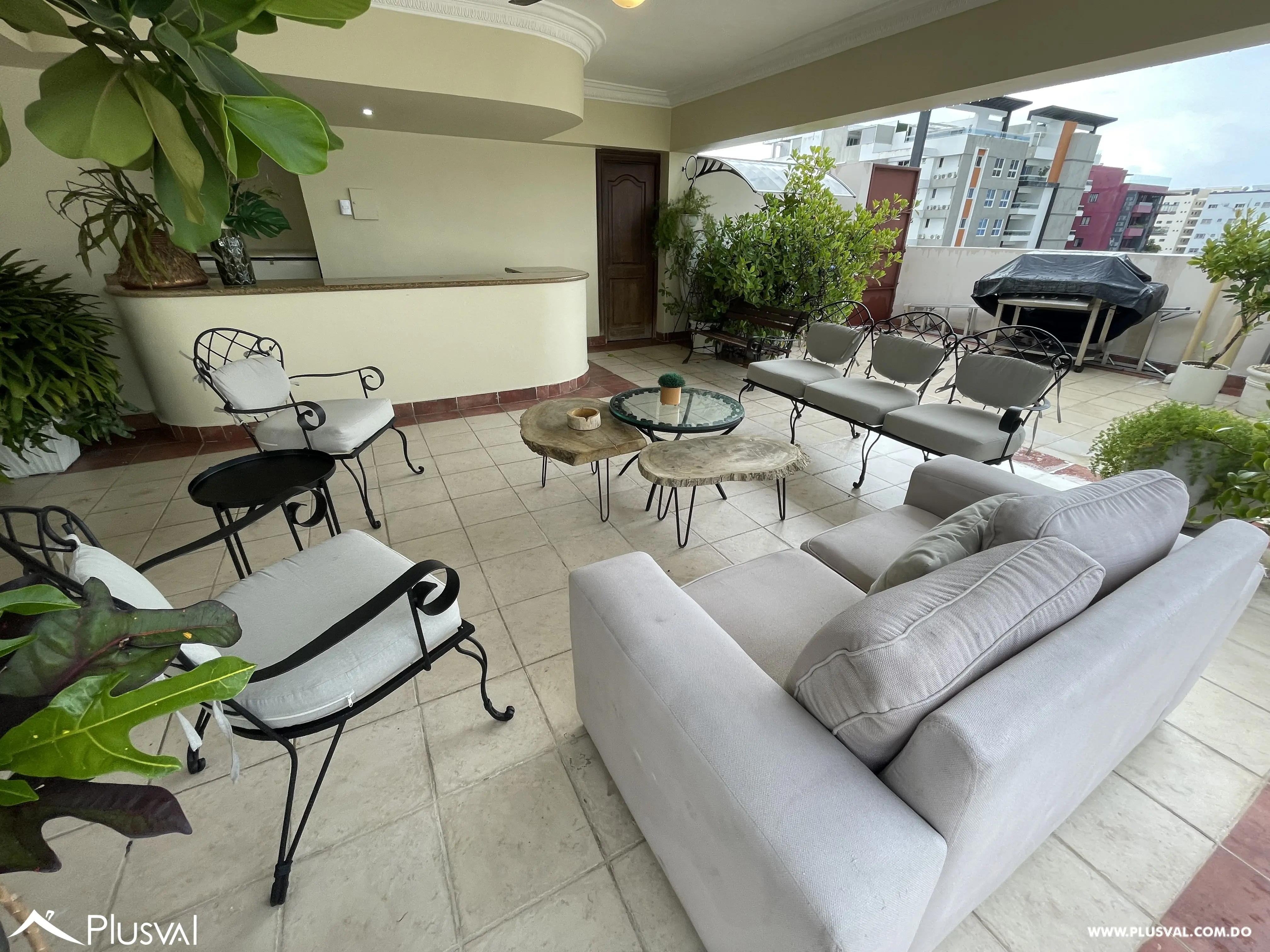 Amplio y cómodo apartamento en Evaristo Morales 497424