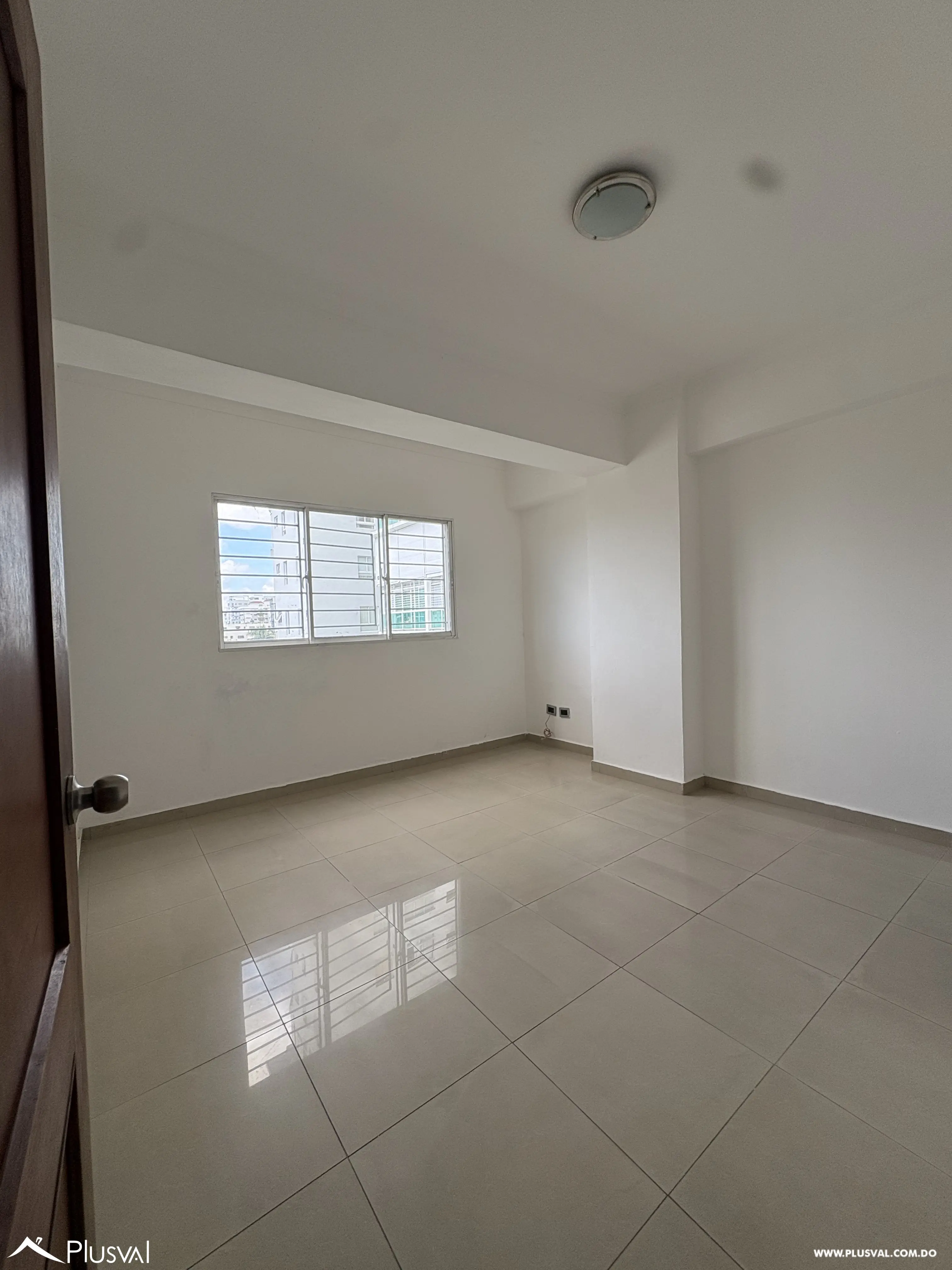 Cómodo apartamento en venta en Evaristo Morales. 532438