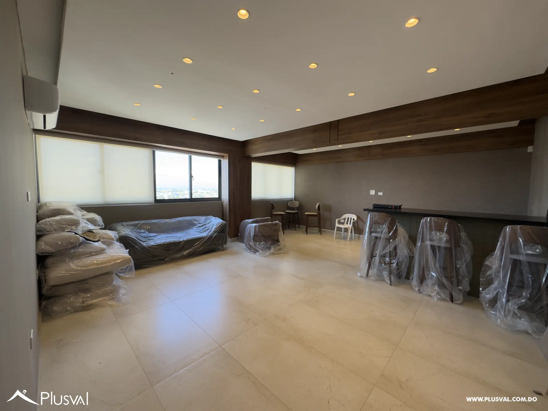 Alquilo apartamento de 1 habitacion con 2 parqueos en Evaristo Morales. 484203