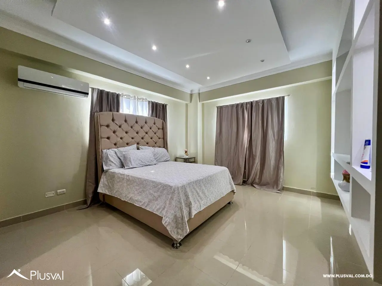 Apartamento en Venta en Ensanche Ozama con Cocina Remodelada y Amplio Balcón 479329