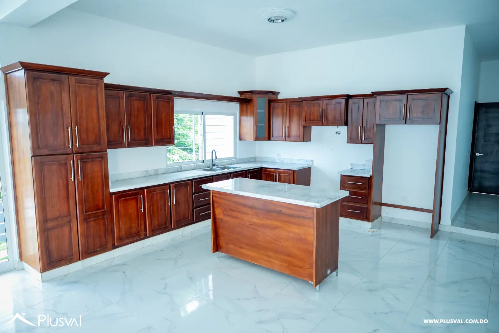 Villa de dos Niveles en Venta en Residencial Cerrado 520731