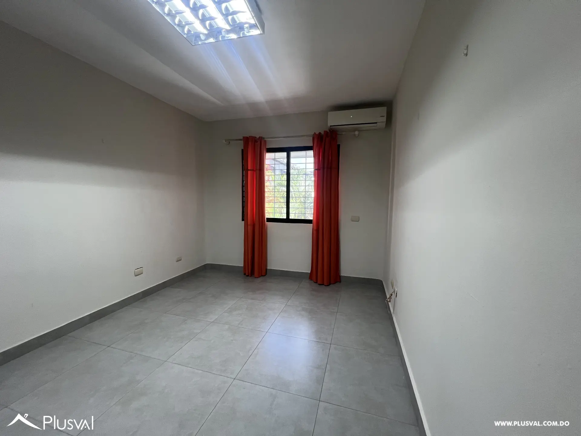 Amplio apartamento en venta en Piantini 488498