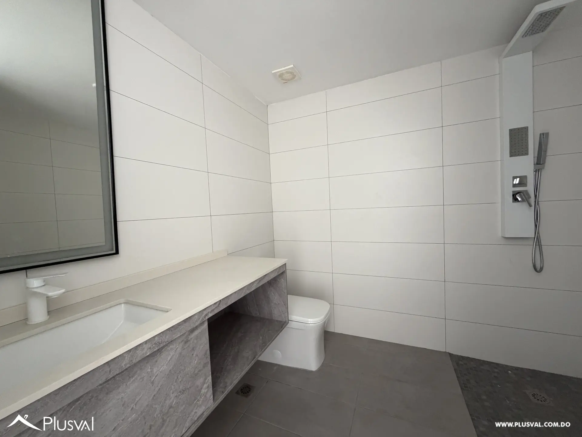 Alquiler de apto tipo loft, de 2 habitaciones en Evaristo Morales. 524877