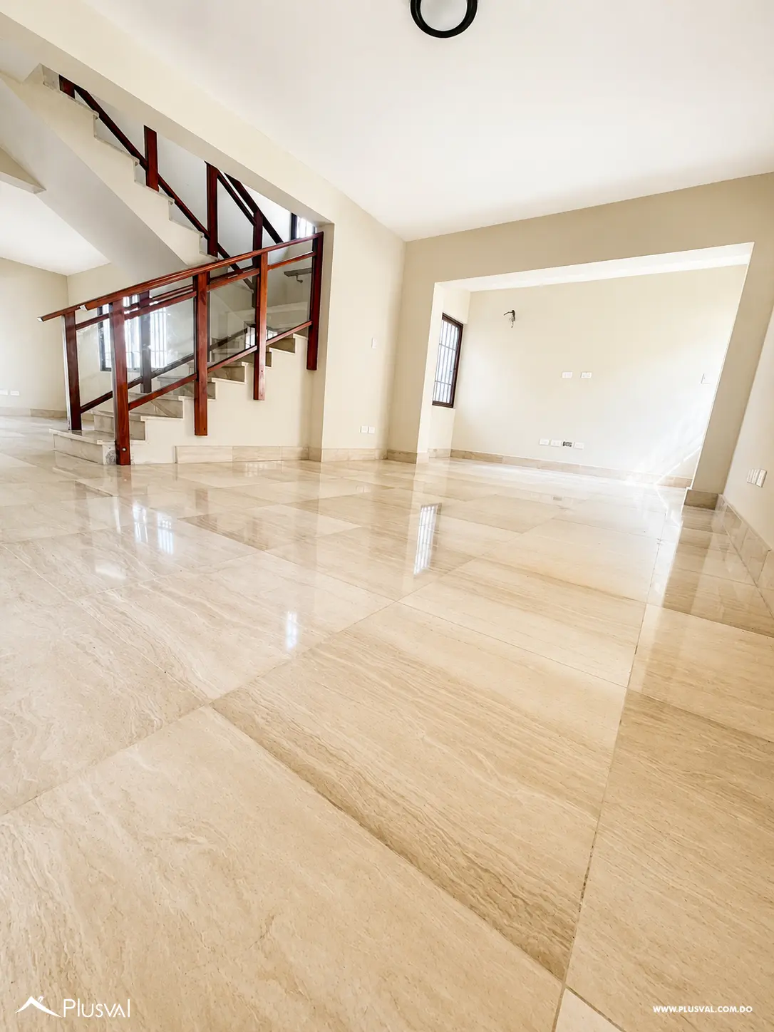Casa en alquiler en Ensanche Paraíso | Uso residencial o comercial 520015