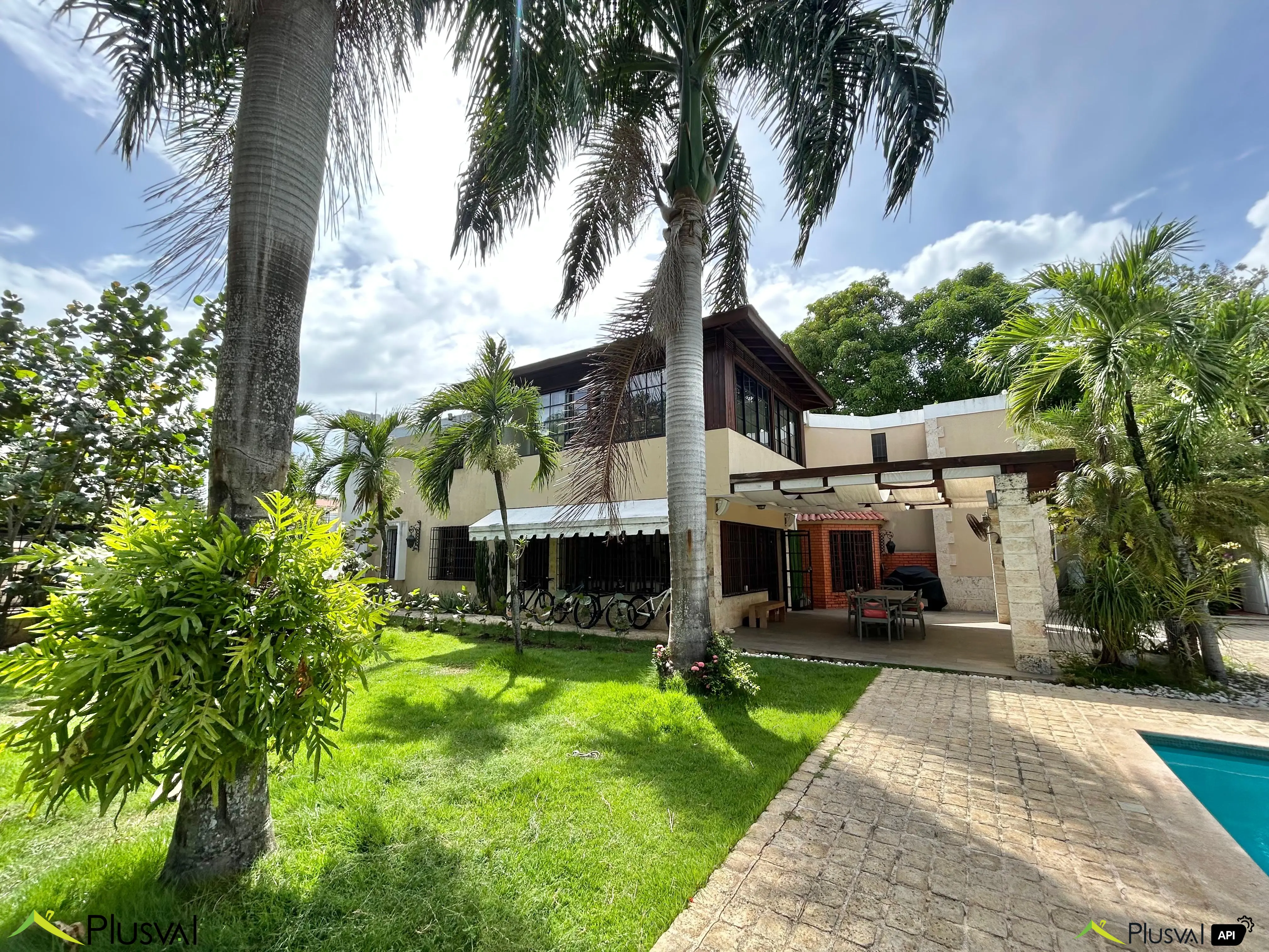 Casa Moderna en Alquiler en Bella Vista – 650 m² de Construcción y 1,475 m² de Solar 450155