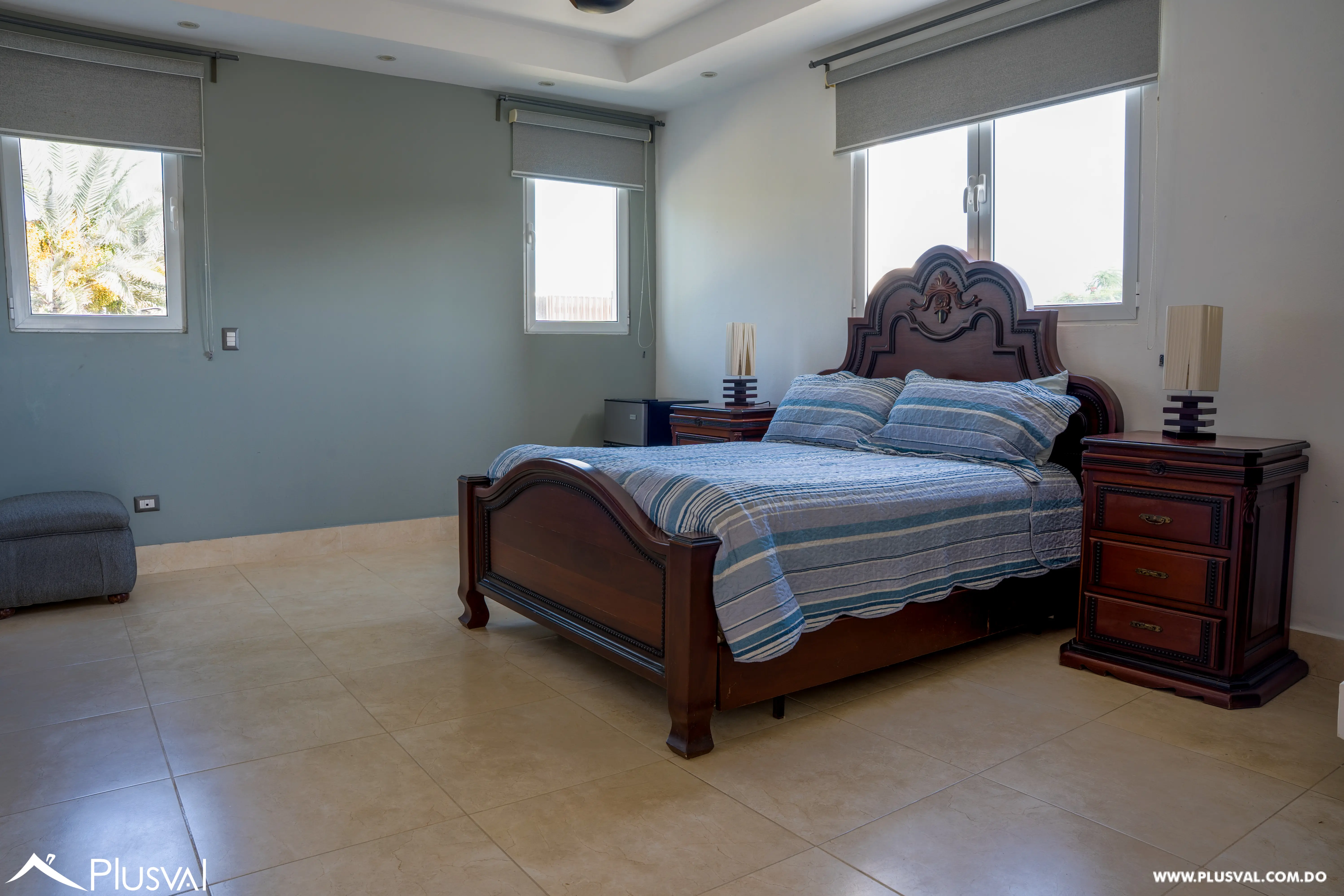 Exclusiva Casa de Dos Niveles en Venta con Piscina y Patio 522157