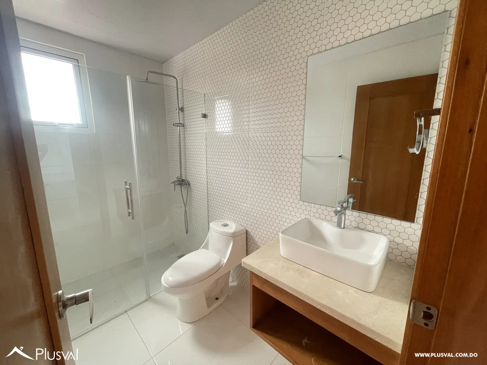 Apto. Alquiler - Av. Hispanoamericana - 5to Nivel - Zona Residencial 485000