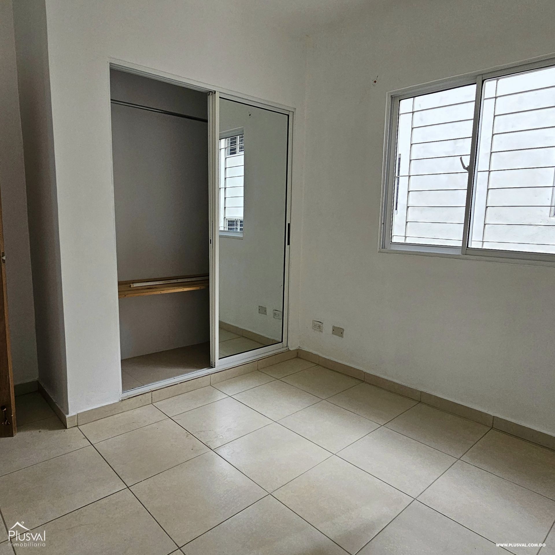 Apartamento de 3 habitaciones en Villa Aura, Residencial Cerrado 353719