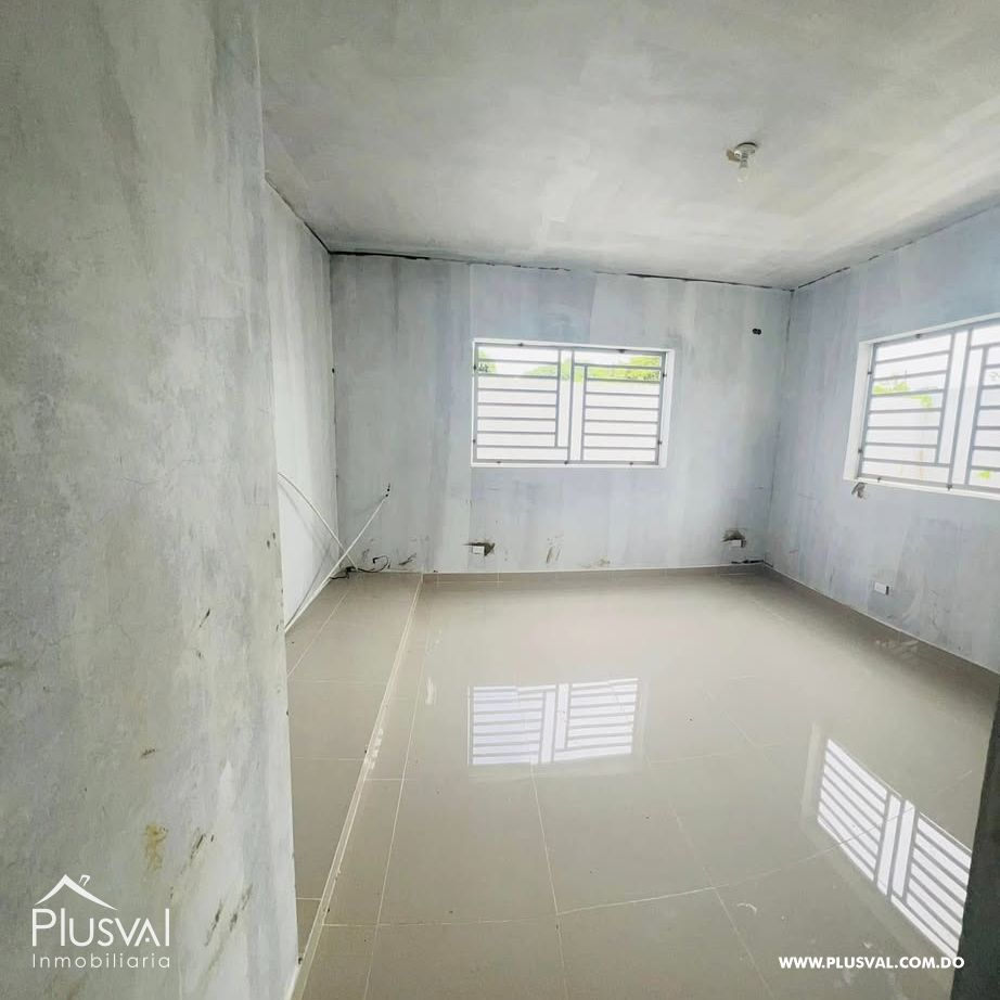 Casa familiar de 3 niveles con piscina en San Francisco de Macorís 436170