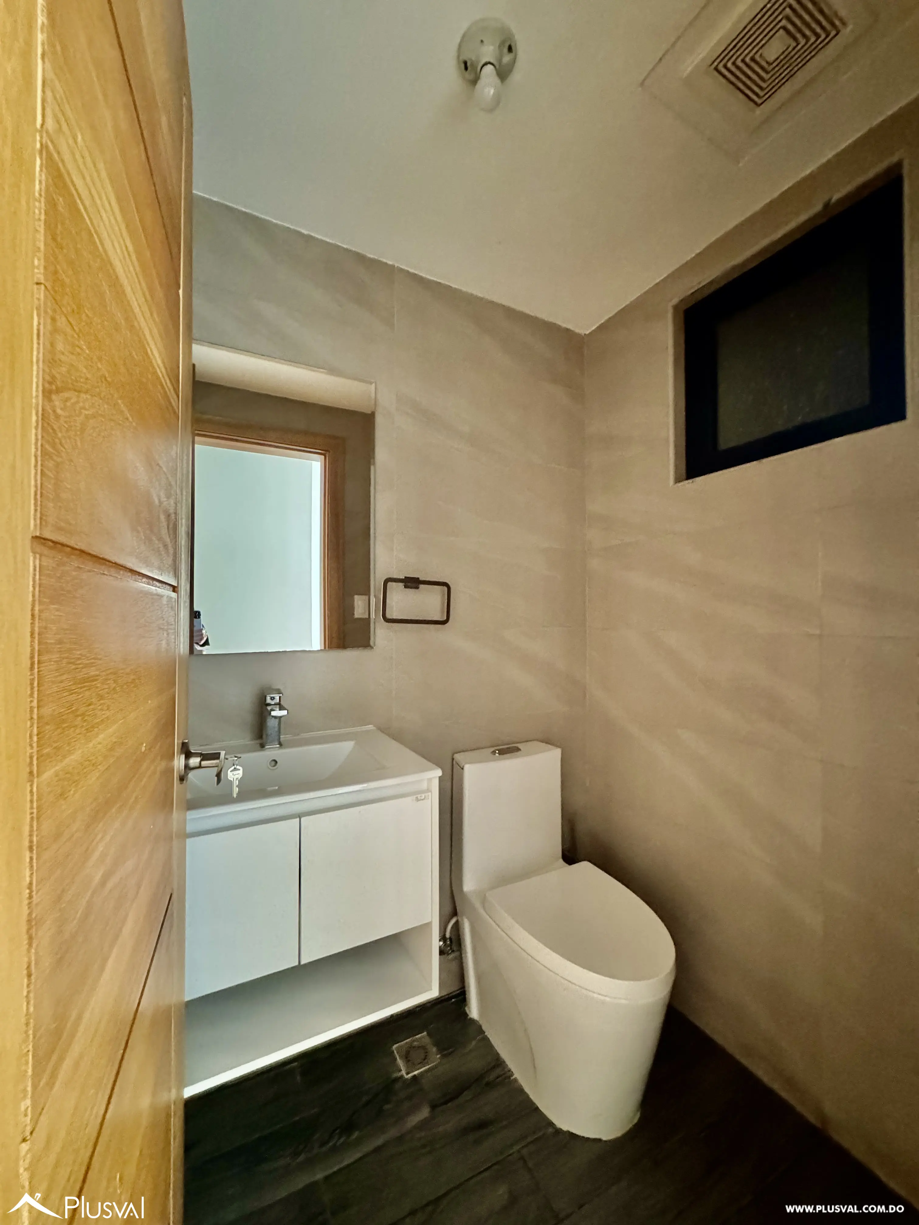 Alquilo Apto Vacio en una de las Mejores Zonas de Piantini 485925