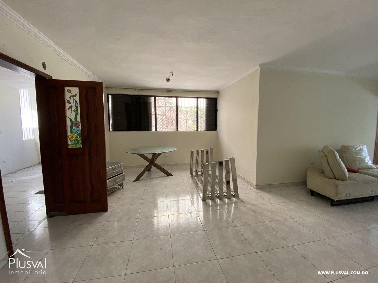 Local Comercial Amplio en Alquiler en Naco con Parqueos y Entrada Independiente 492065