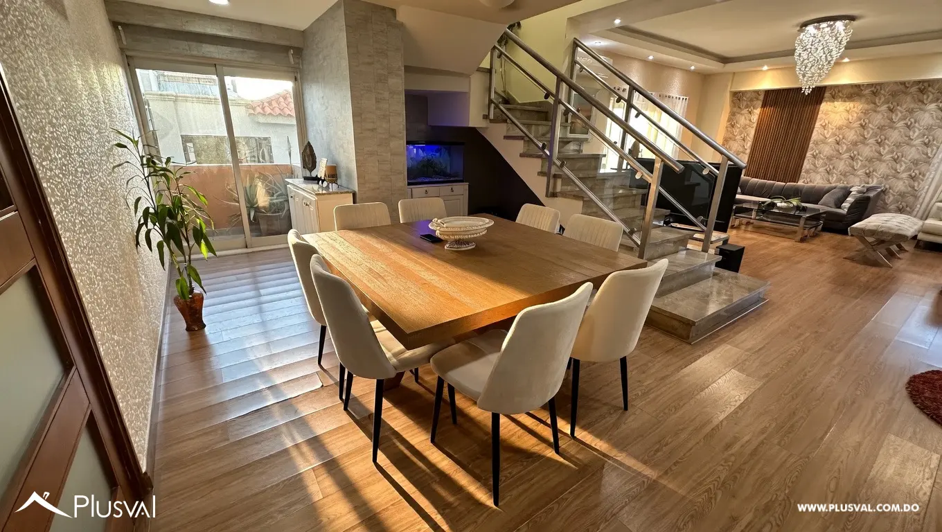 Apartamento dos niveles en Evaristo Morales 493334