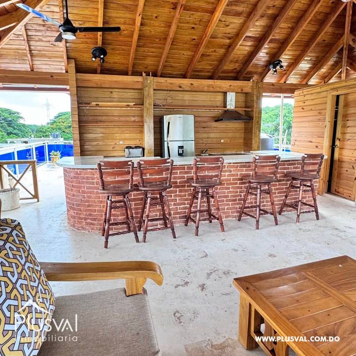 Amplia casa en venta con piscina 370063