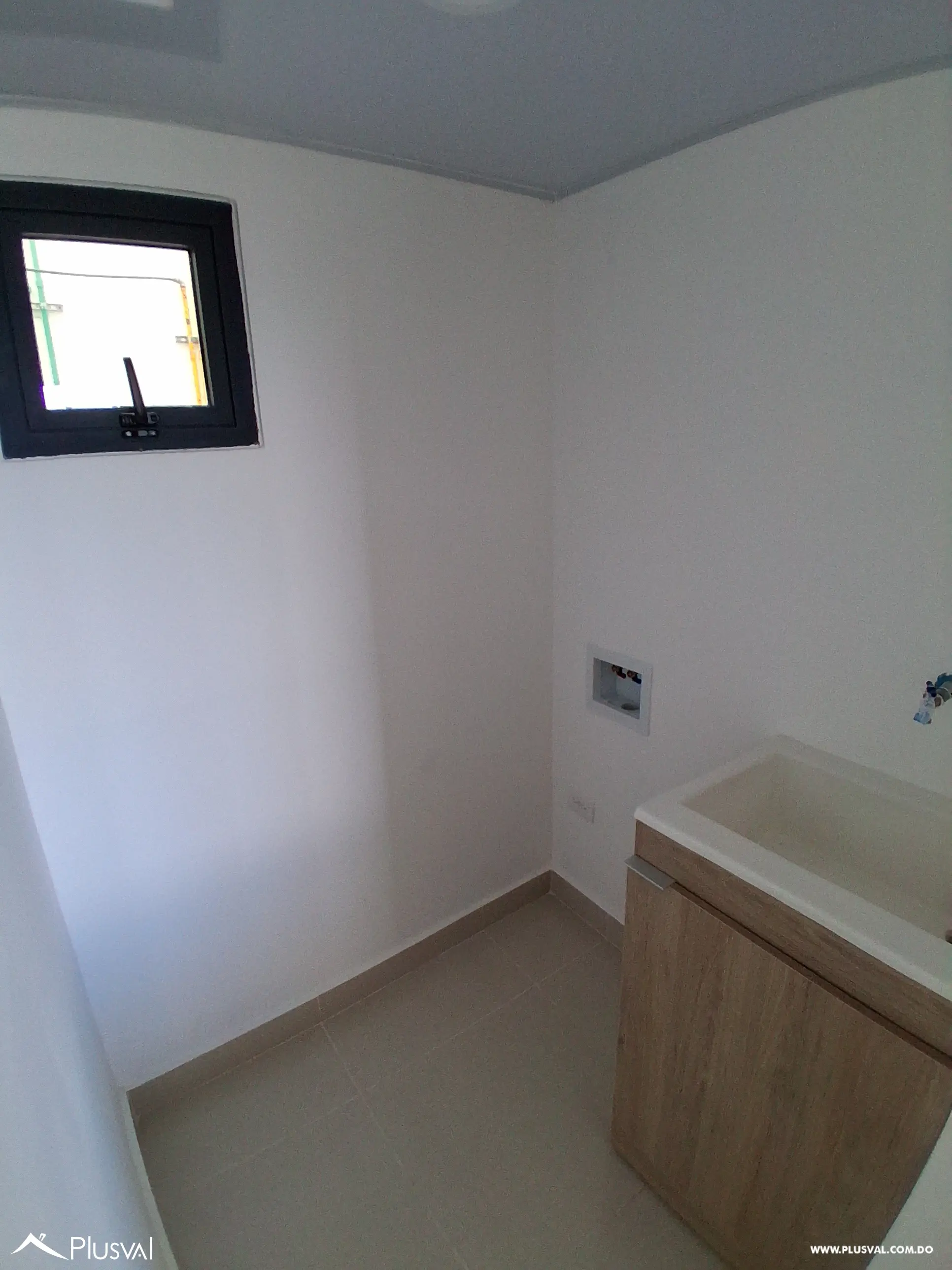 Alquiler de Amplio Apartamento de 3 Habitaciones y Estudio en la Ave. Hispanoaméricana 487357