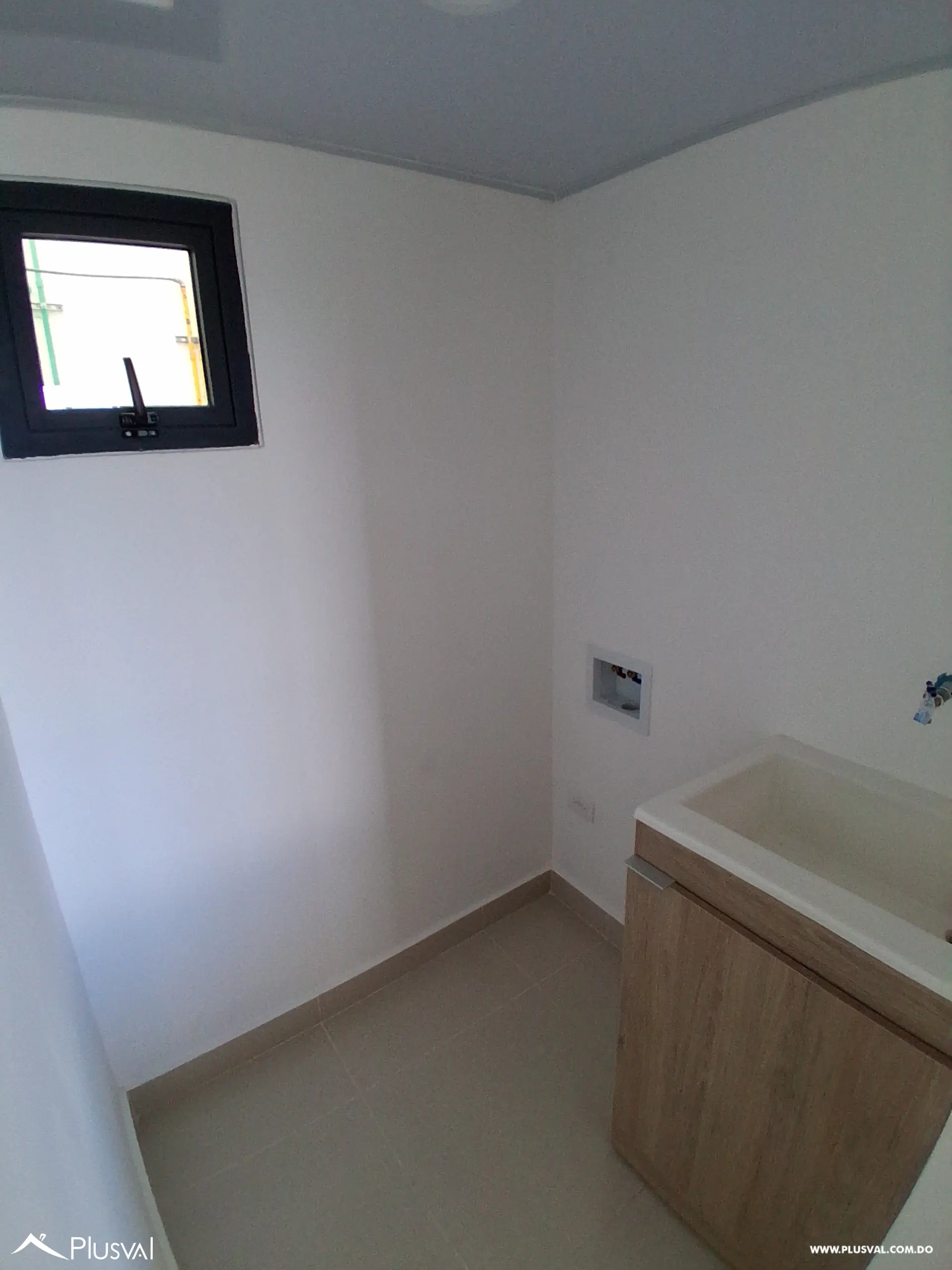 Alquiler de Amplio Apartamento de 3 Habitaciones y Estudio en la Ave. Hispanoaméricana 487357
