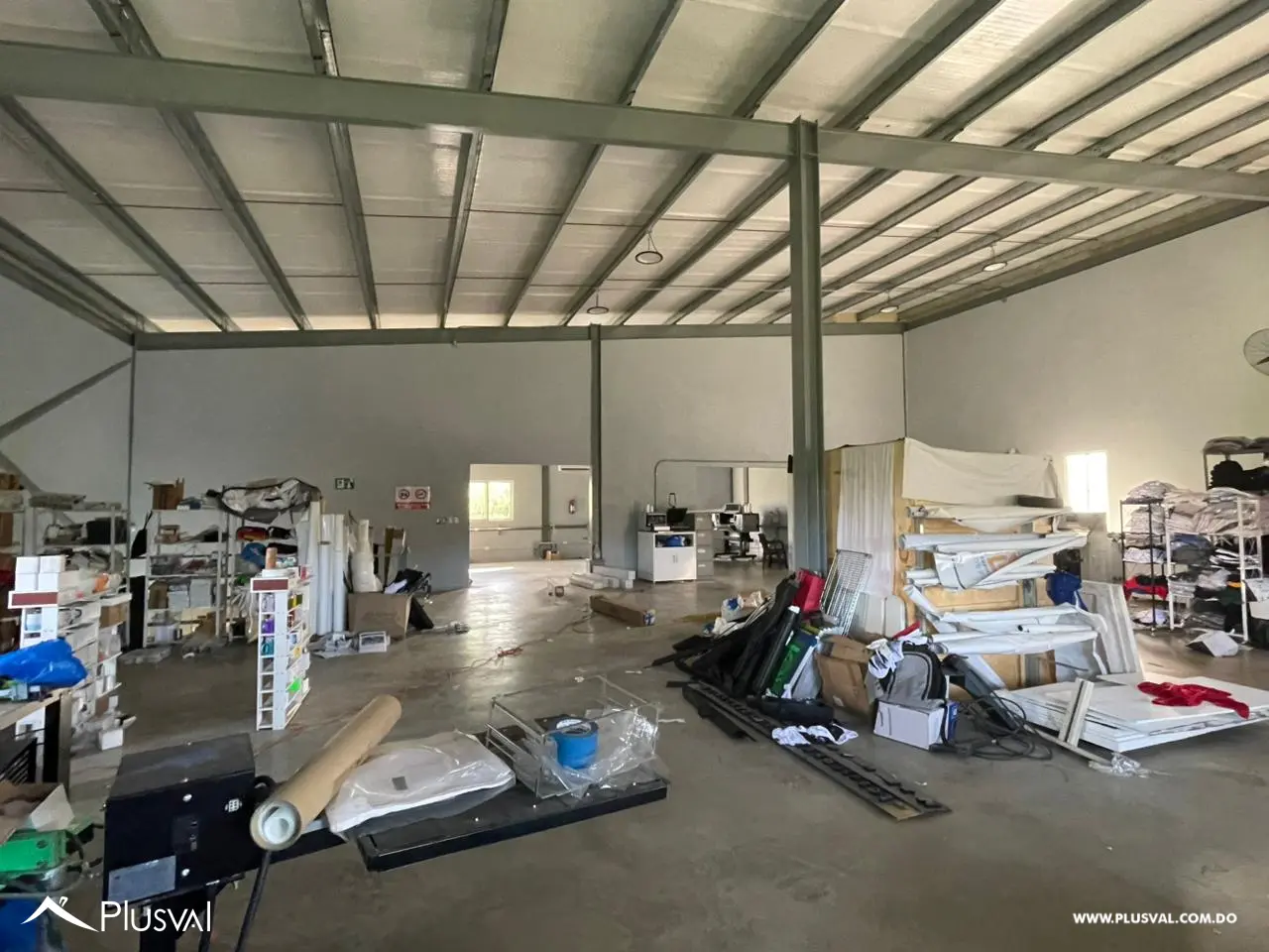 Nave Industrial en La Vega: Perfecta para Actividades Manufactureras y Logísticas 474431