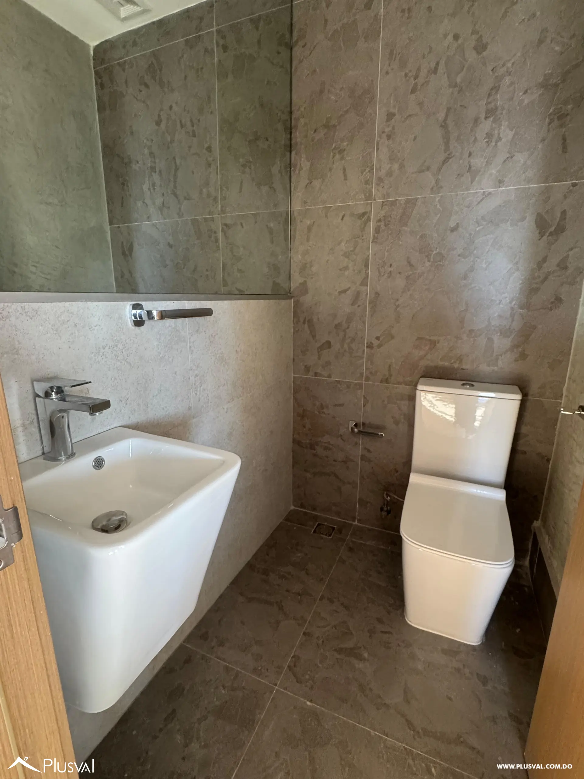Alquiler de apartamento con linea blanca en torre de lujo en Gazcue 482249