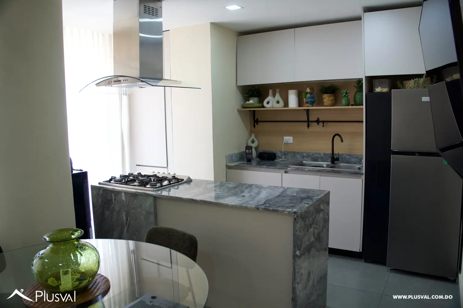 Apartamento en venta en Bella Vista, de tres habitaciones, edif de 7 niveles. 528364